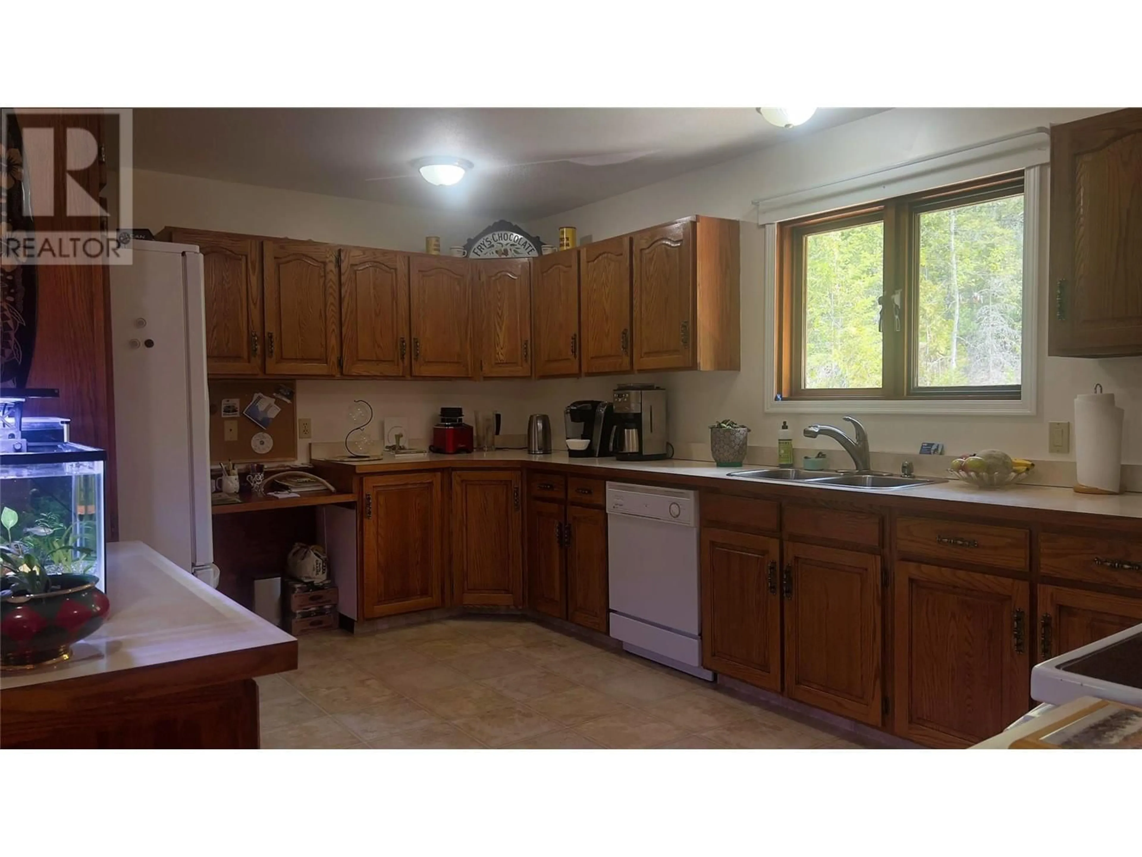 Standard kitchen, unknown for 5110 VANCE ROAD, Creston British Columbia V0B1C1