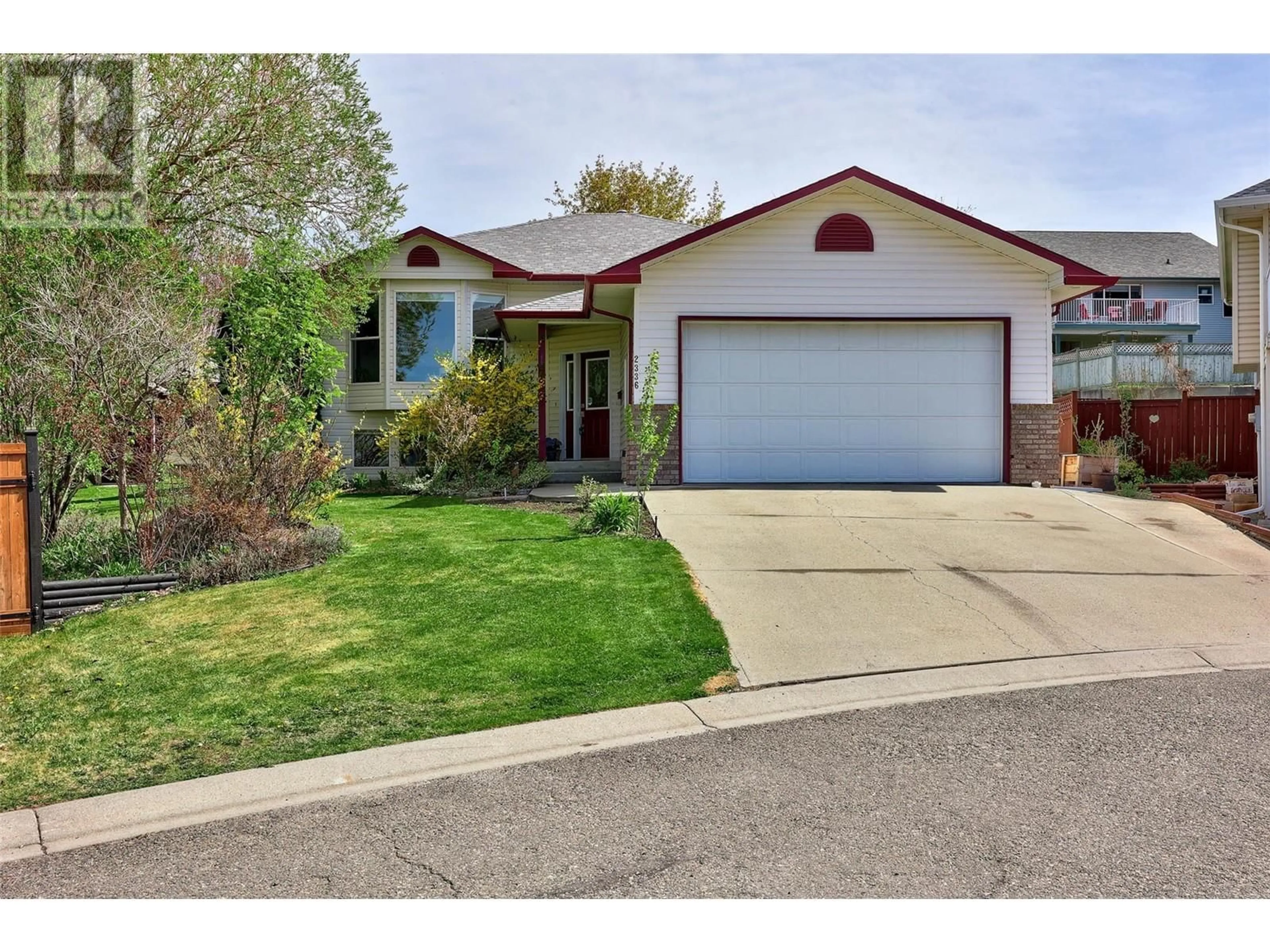 Home with vinyl exterior material, street for 2336 WHITBURN CRESCENT, Kamloops British Columbia V1S1W4