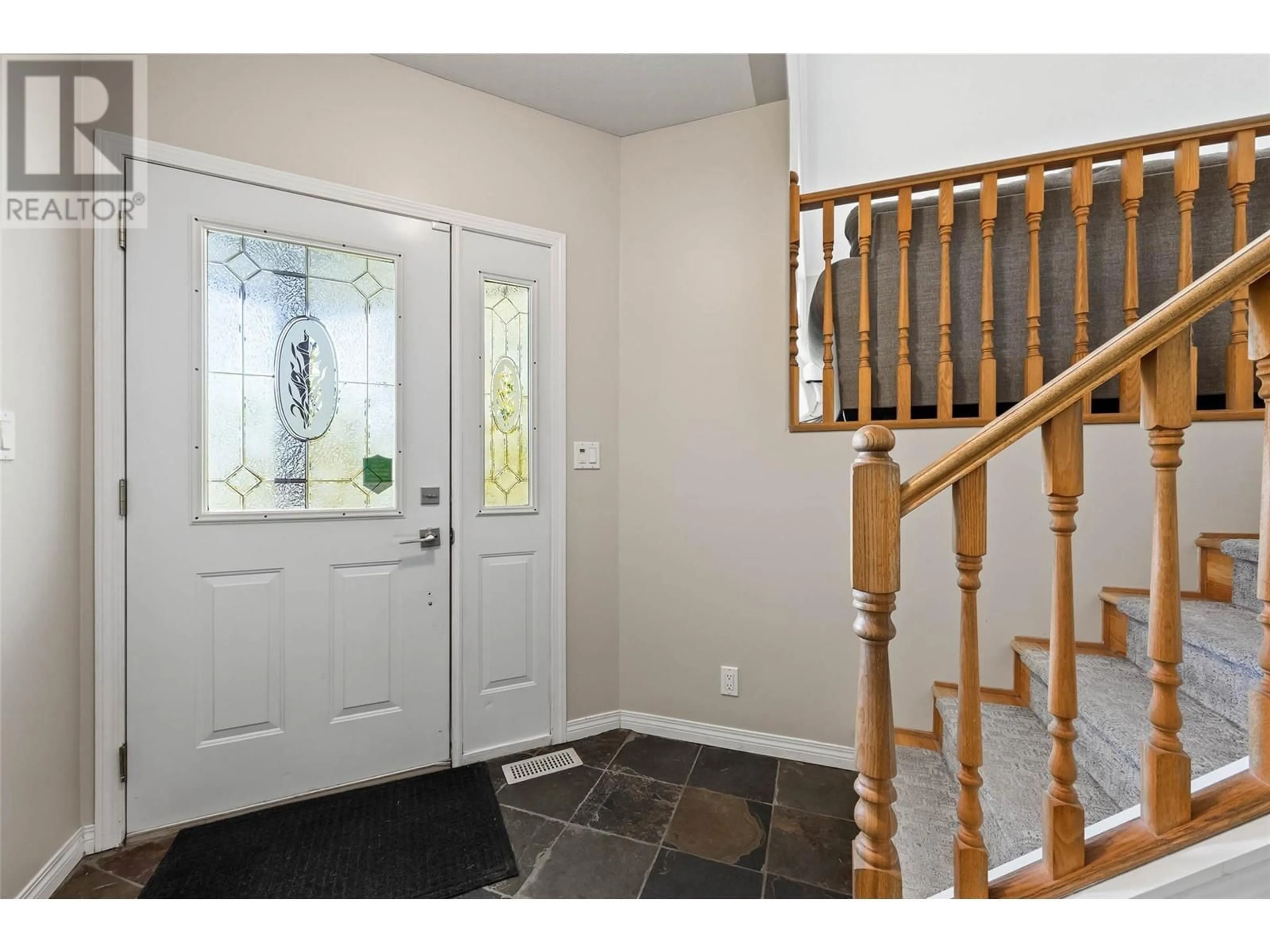 Indoor entryway for 2336 WHITBURN CRESCENT, Kamloops British Columbia V1S1W4