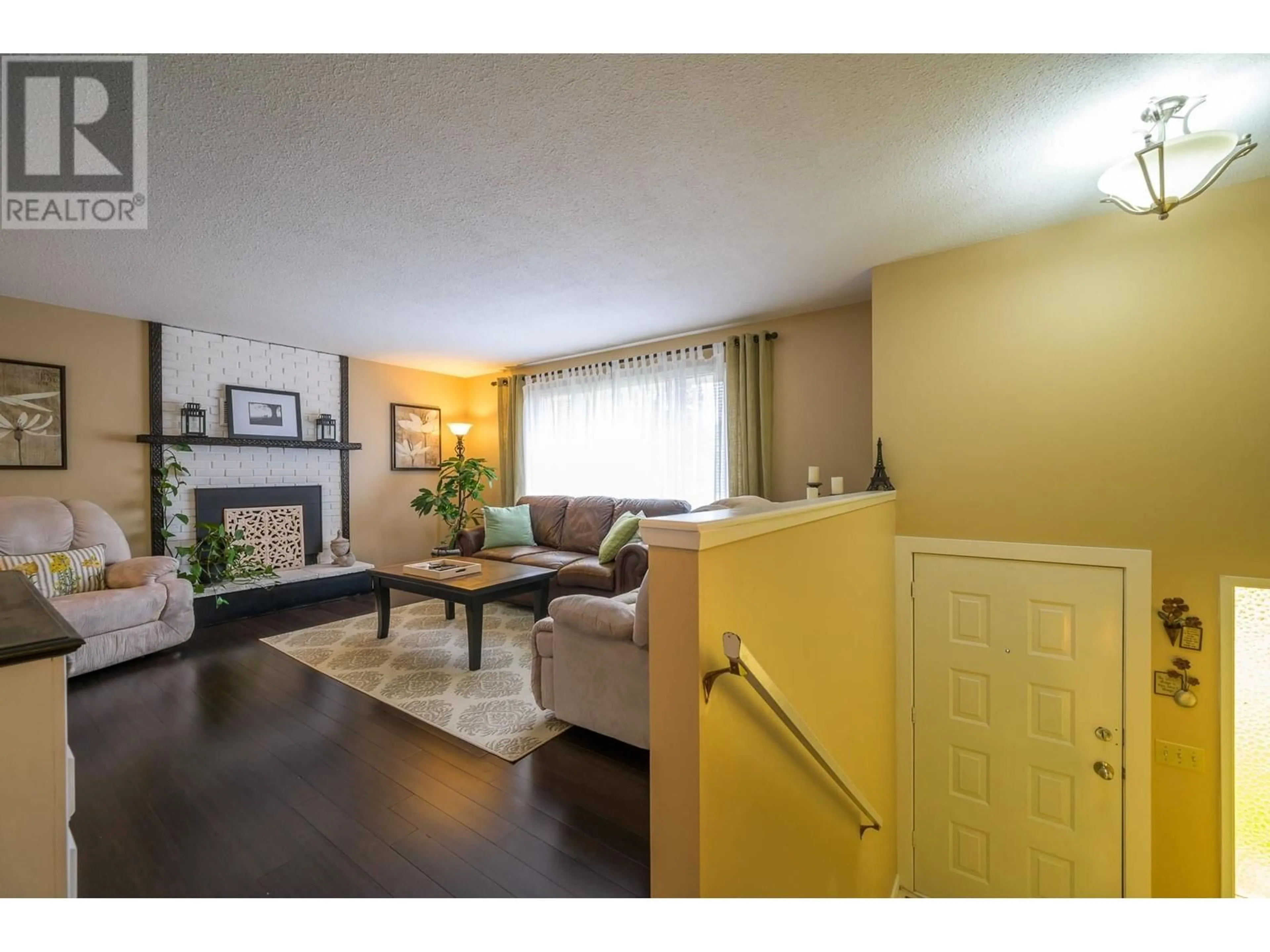 Living room with furniture, wood/laminate floor for 889 MCQUEEN DRIVE, Kamloops British Columbia V2B7X8