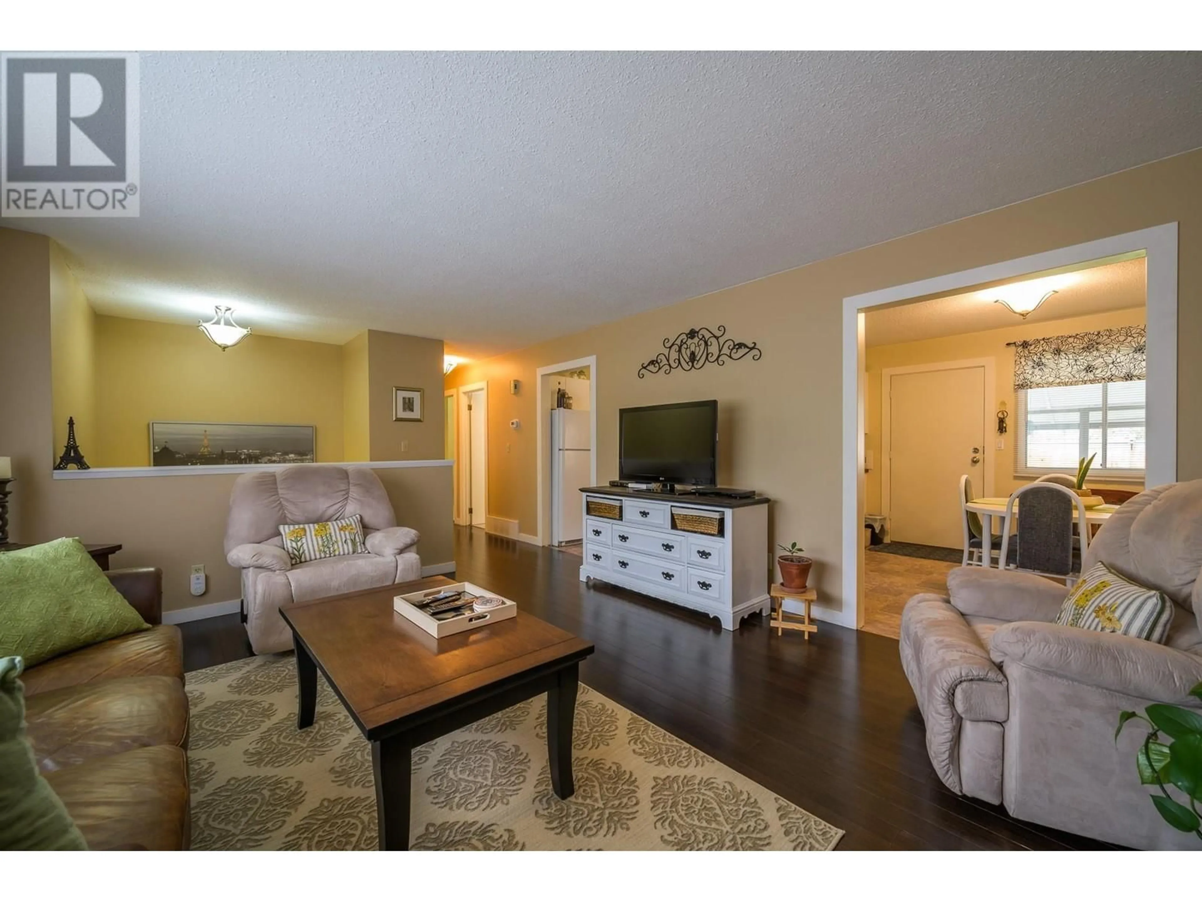 Living room with furniture, wood/laminate floor for 889 MCQUEEN DRIVE, Kamloops British Columbia V2B7X8
