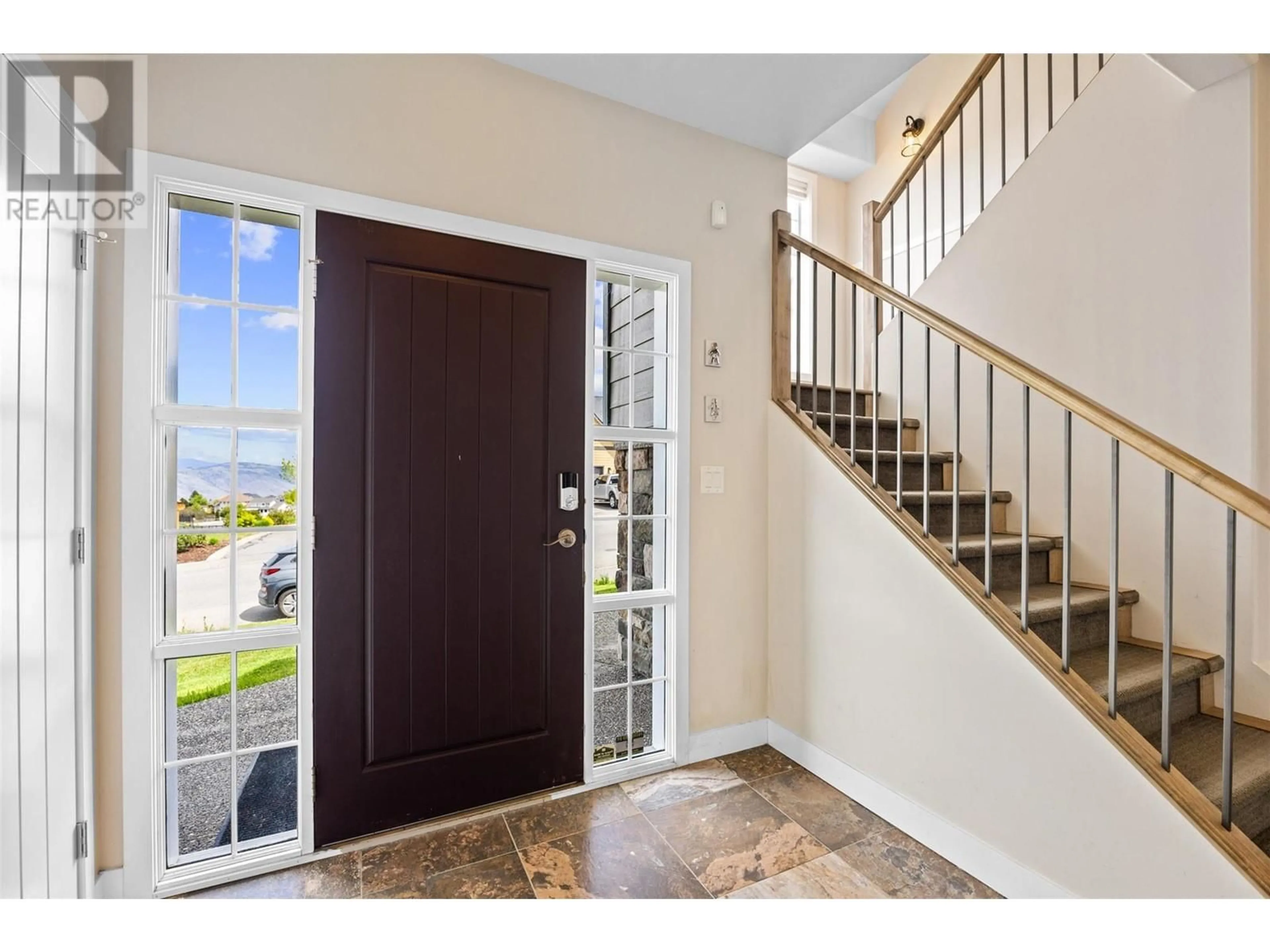 Indoor entryway for 2201 LINFIELD DRIVE, Kamloops British Columbia V1S0B8