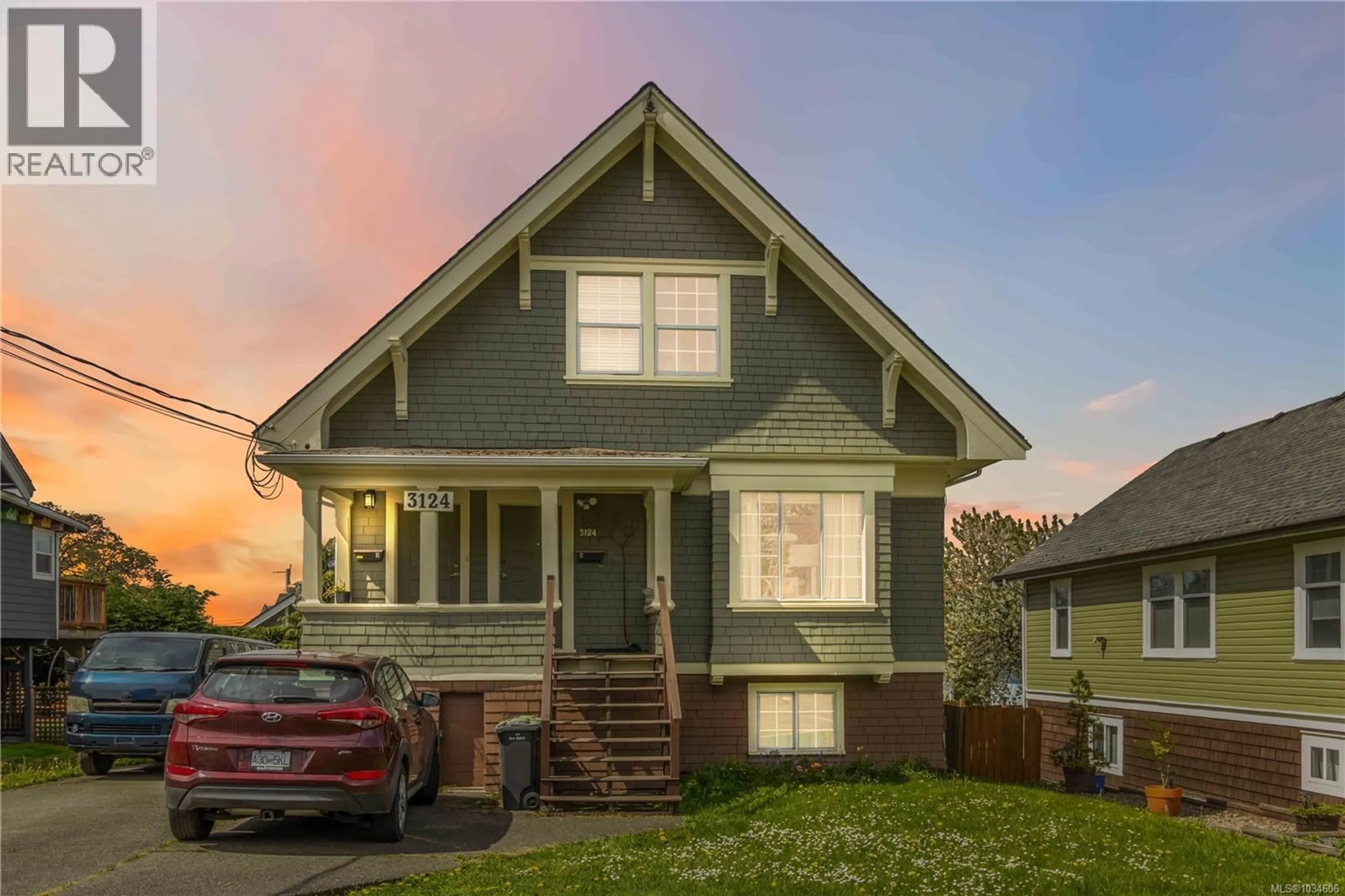 Home with vinyl exterior material, street for 3124 GLASGOW STREET, Victoria British Columbia V8X1L9