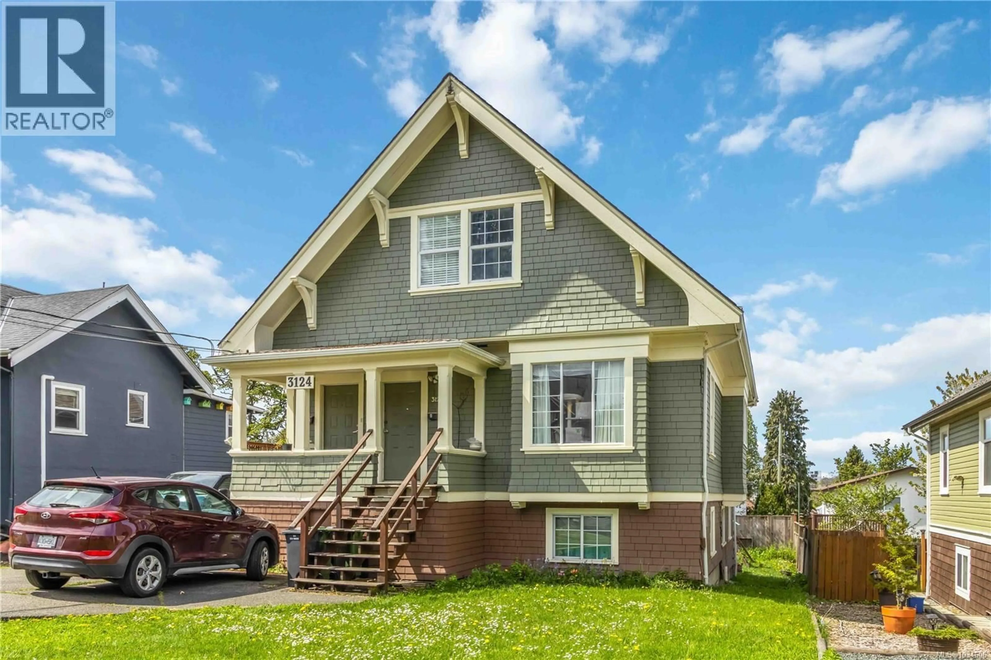Home with vinyl exterior material, street for 3124 GLASGOW STREET, Victoria British Columbia V8X1L9