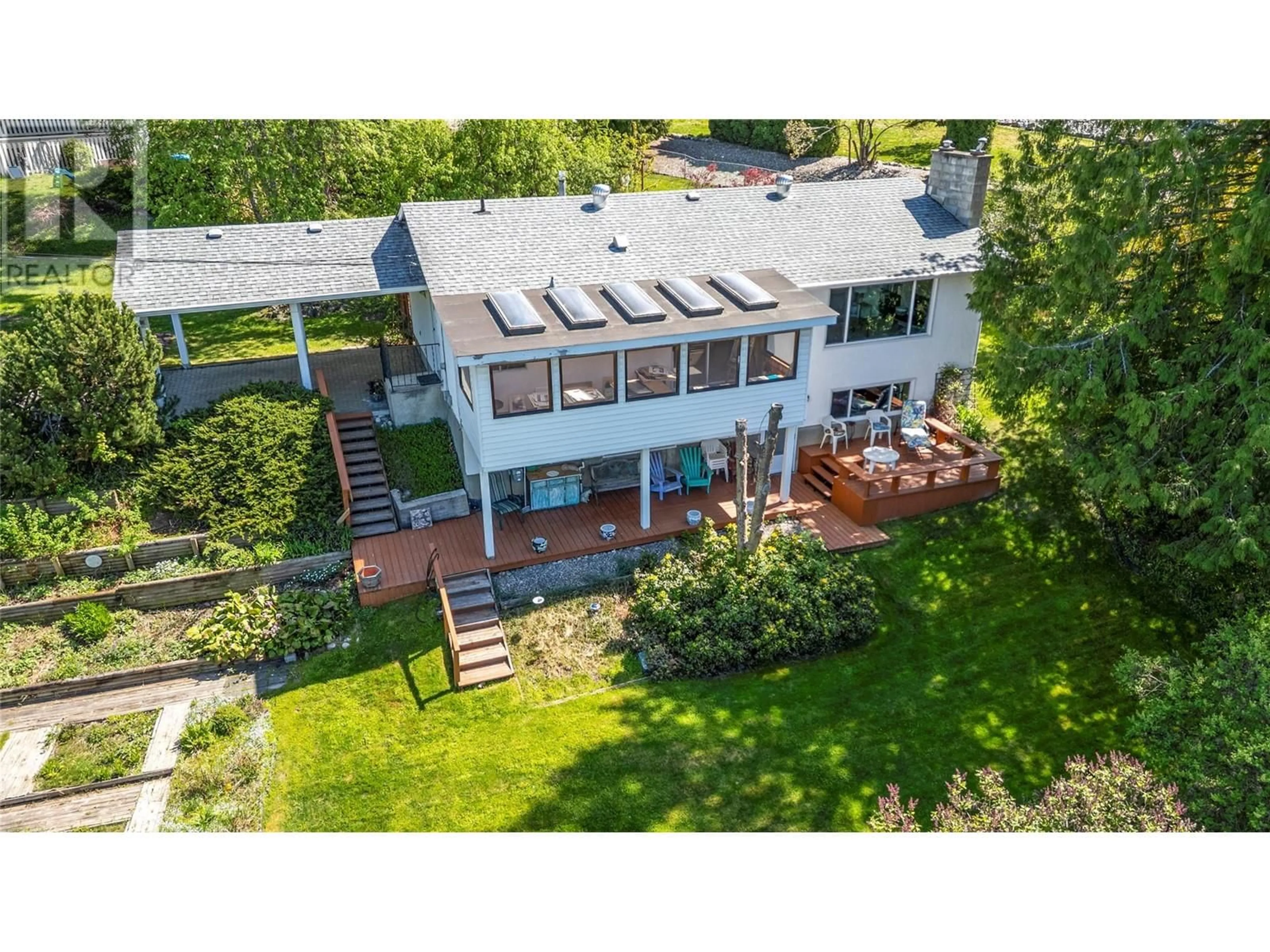 A pic from outside/outdoor area/front of a property/back of a property/a pic from drone, unknown for 1811 9 AVENUE SOUTHEAST, Salmon Arm British Columbia V1E2J6