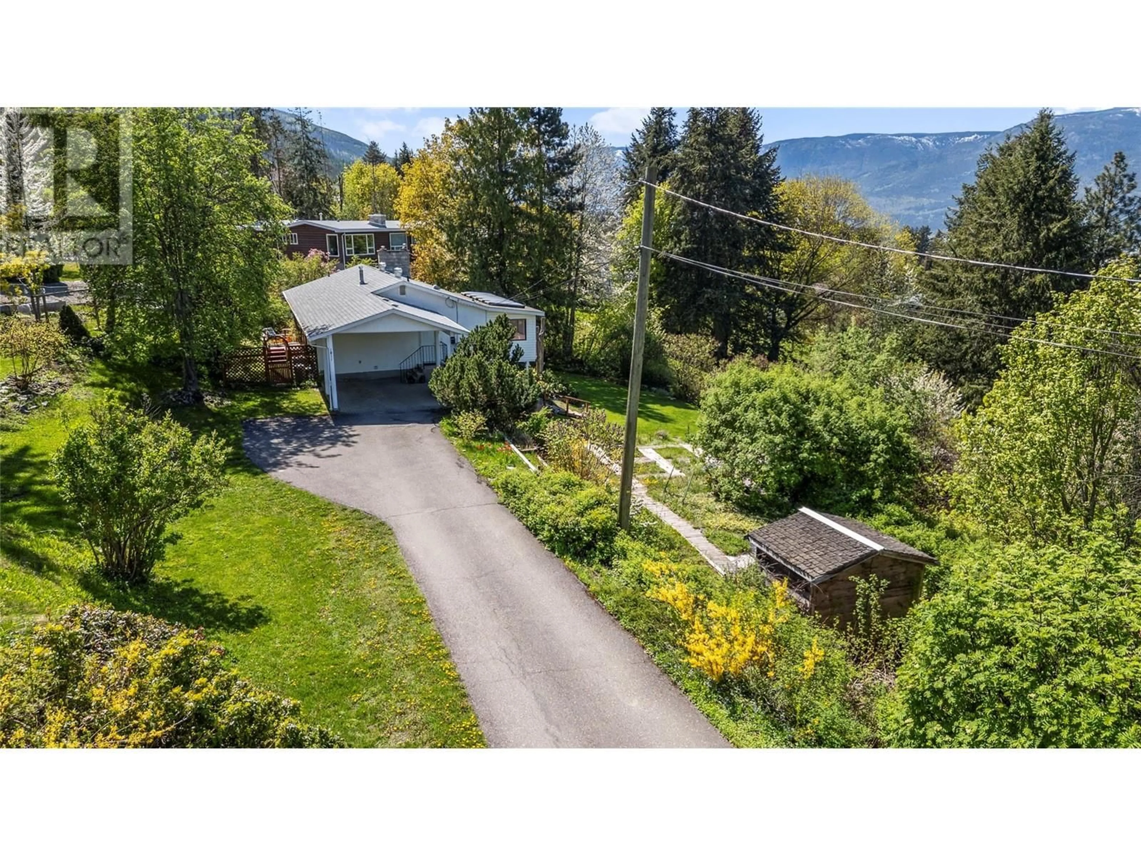 A pic from outside/outdoor area/front of a property/back of a property/a pic from drone, unknown for 1811 9 AVENUE SOUTHEAST, Salmon Arm British Columbia V1E2J6