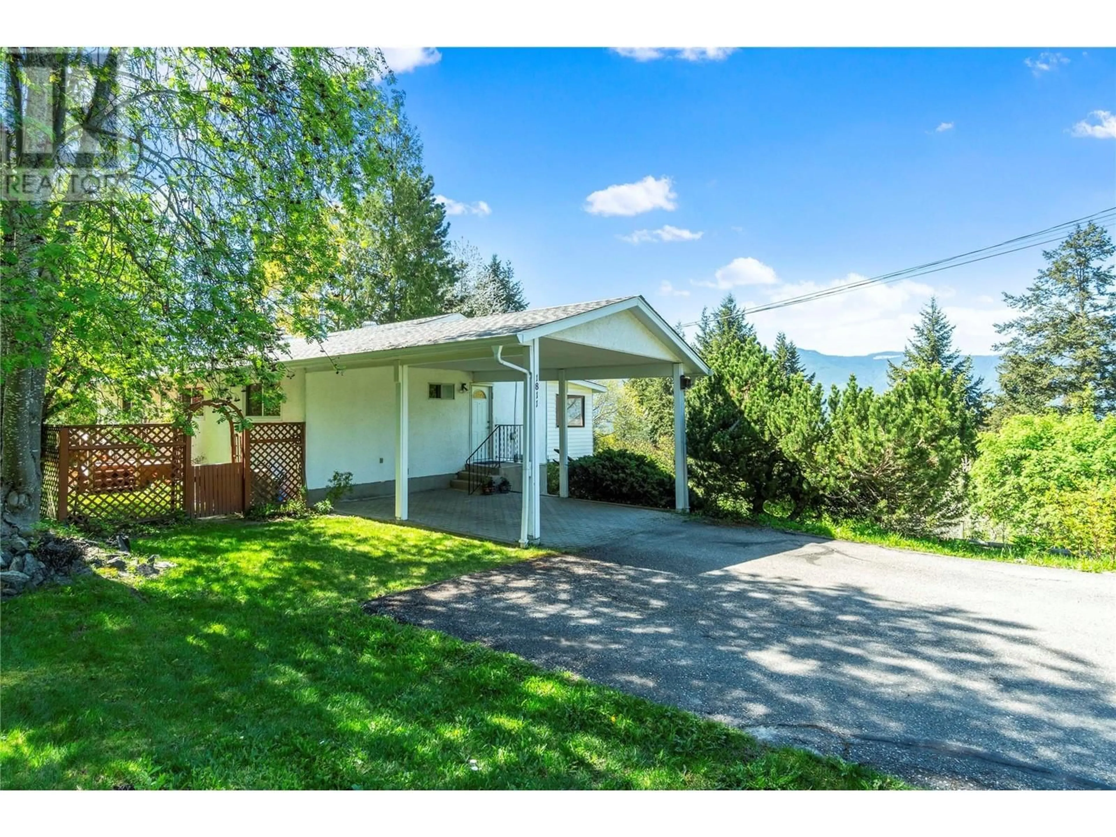 A pic from outside/outdoor area/front of a property/back of a property/a pic from drone, street for 1811 9 AVENUE SOUTHEAST, Salmon Arm British Columbia V1E2J6