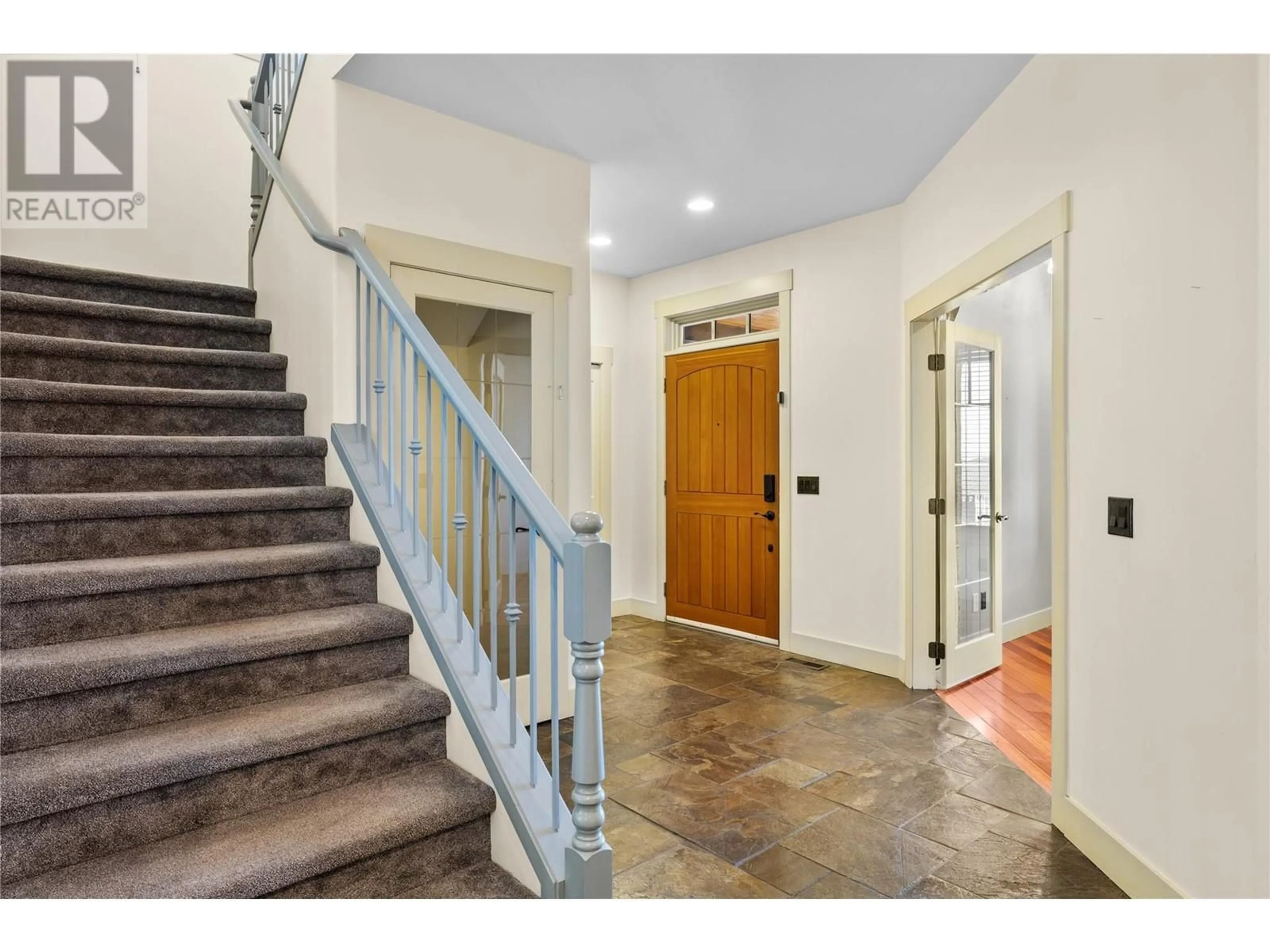Indoor entryway for 5407 HEDEMAN COURT, Kelowna British Columbia V1W5A3