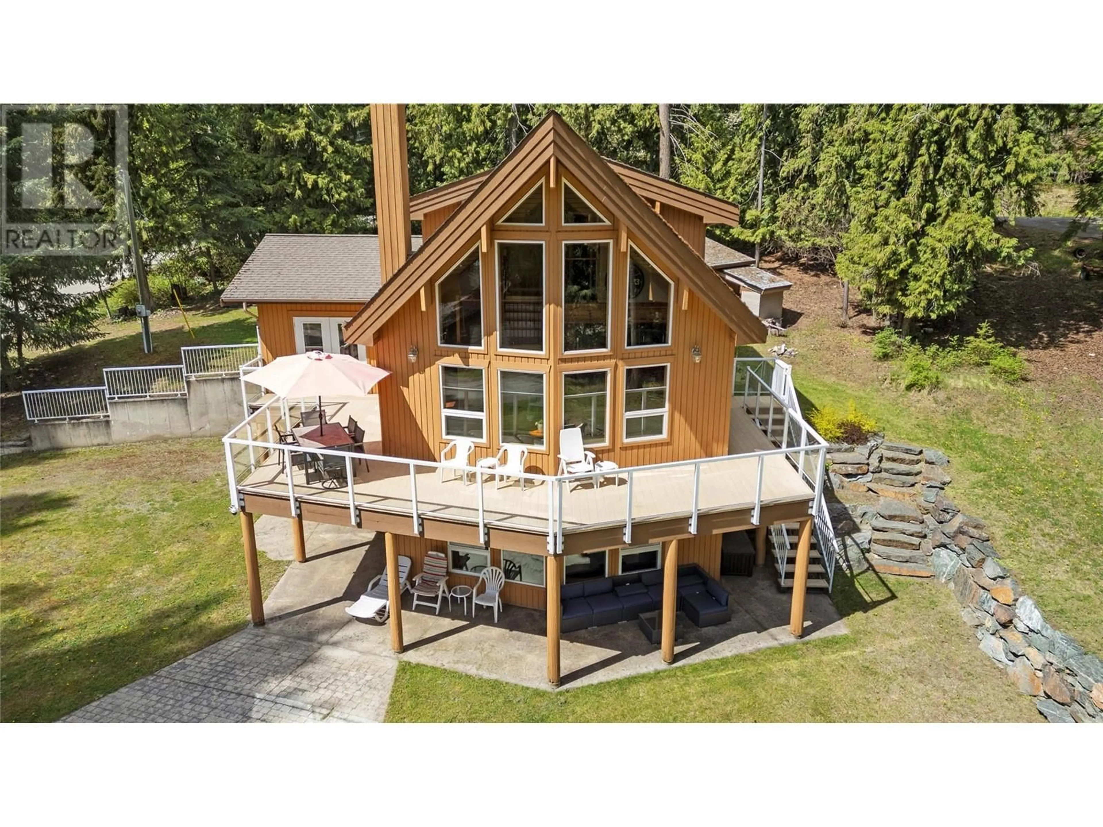 A pic from outside/outdoor area/front of a property/back of a property/a pic from drone, water/lake/river/ocean view for 7889 GARDINER ROAD, Anglemont British Columbia V0E1M8