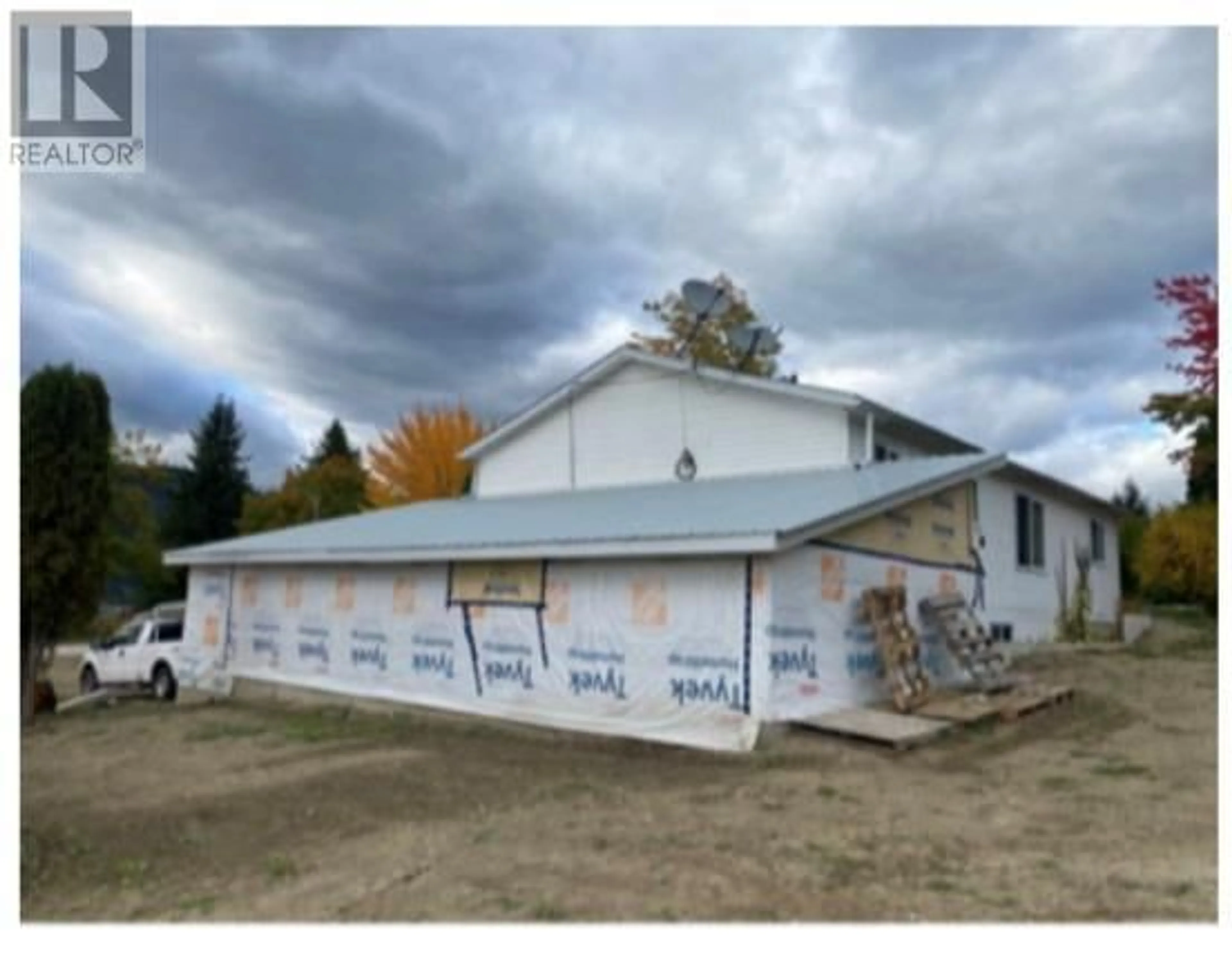 Home with vinyl exterior material, building for 129 OAK STREET, Fauquier British Columbia V0G1K0