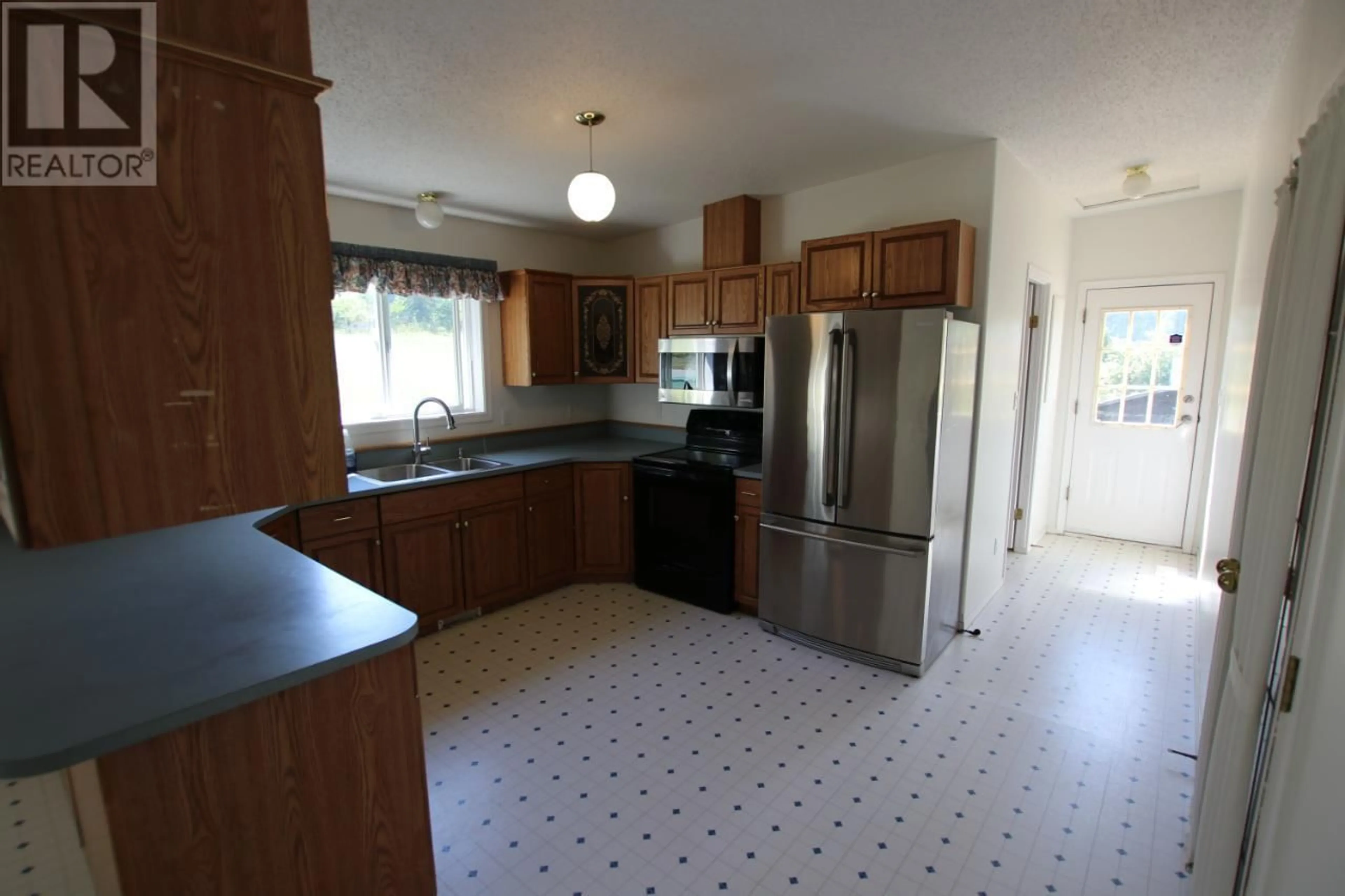 Standard kitchen, unknown for 129 OAK STREET, Fauquier British Columbia V0G1K0