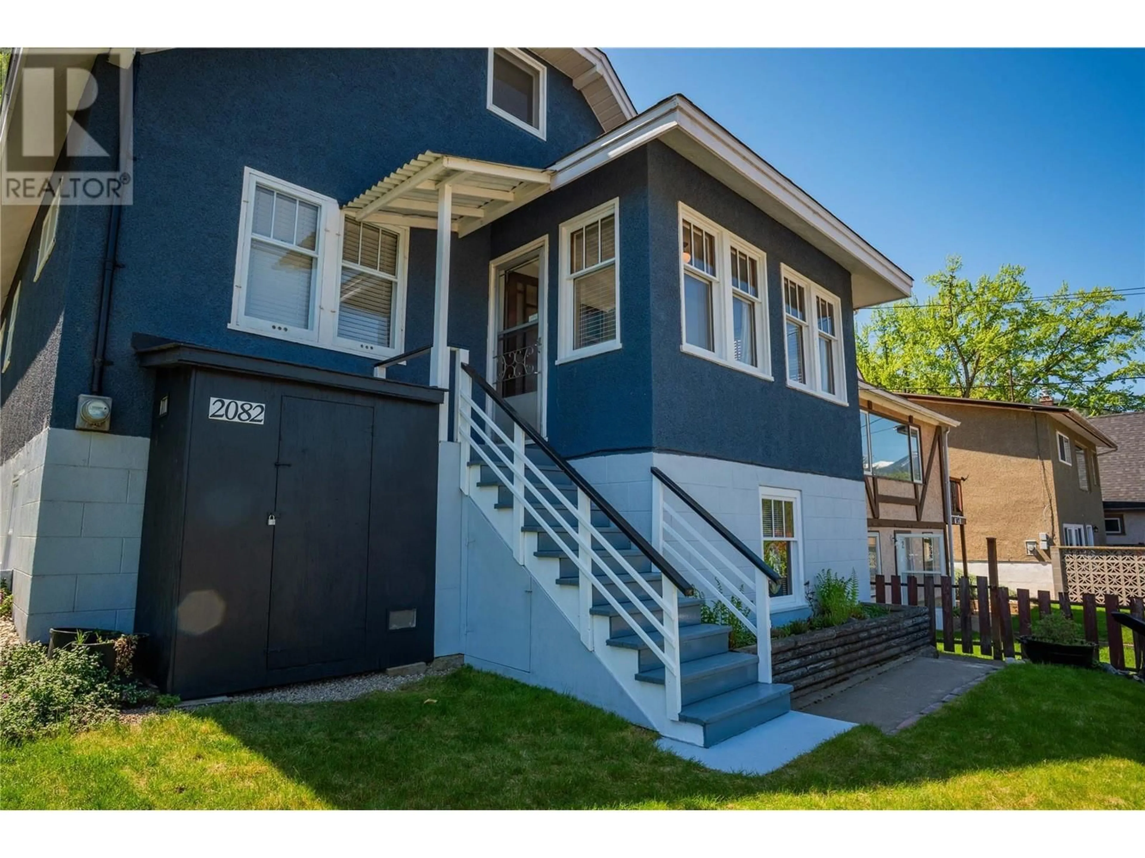 Home with vinyl exterior material, street for 2082 DANIEL STREET, Trail British Columbia V1R4G9