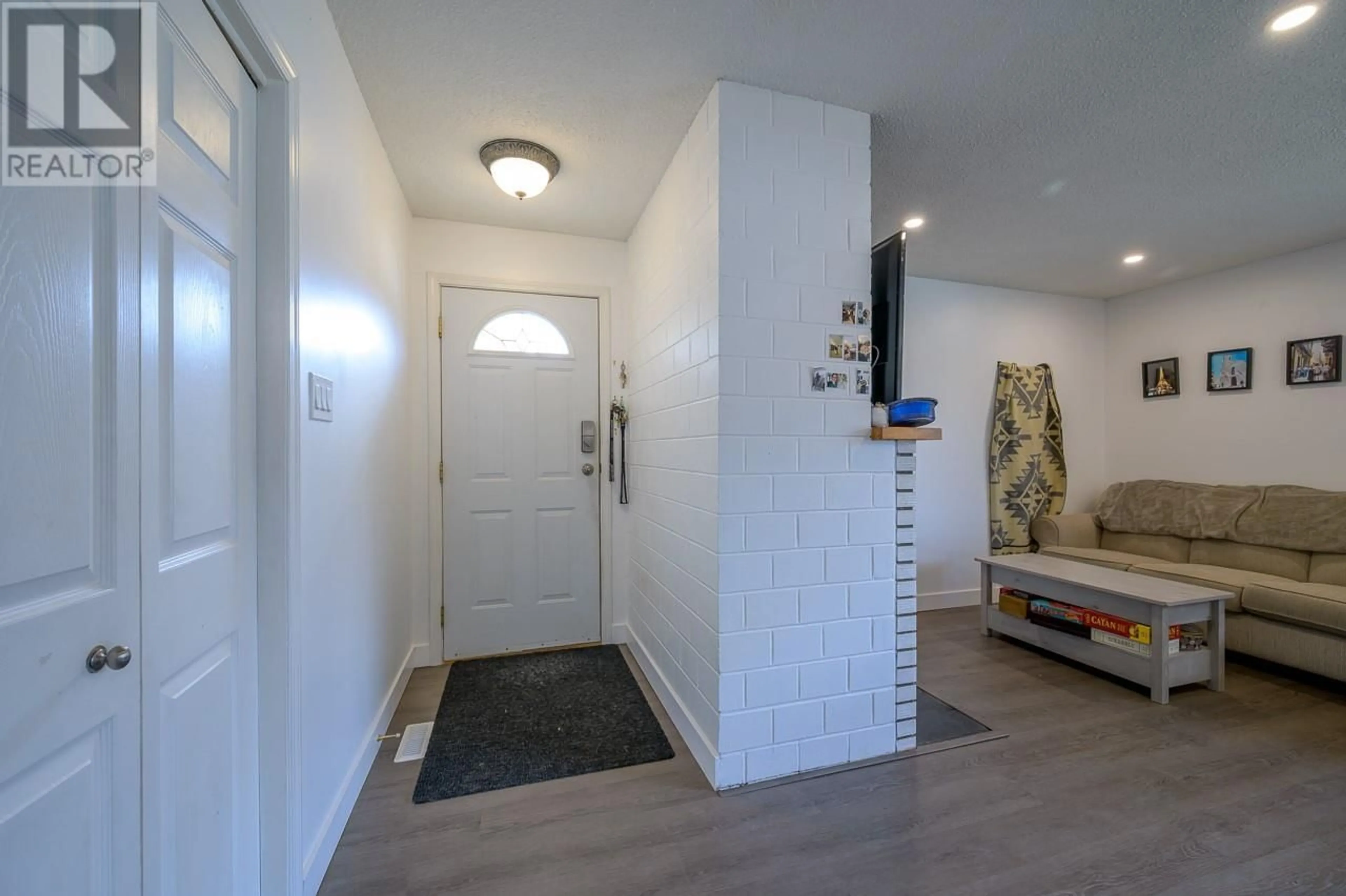 Indoor entryway for 2547 TUPELA DRIVE, Kamloops British Columbia V2B6V8