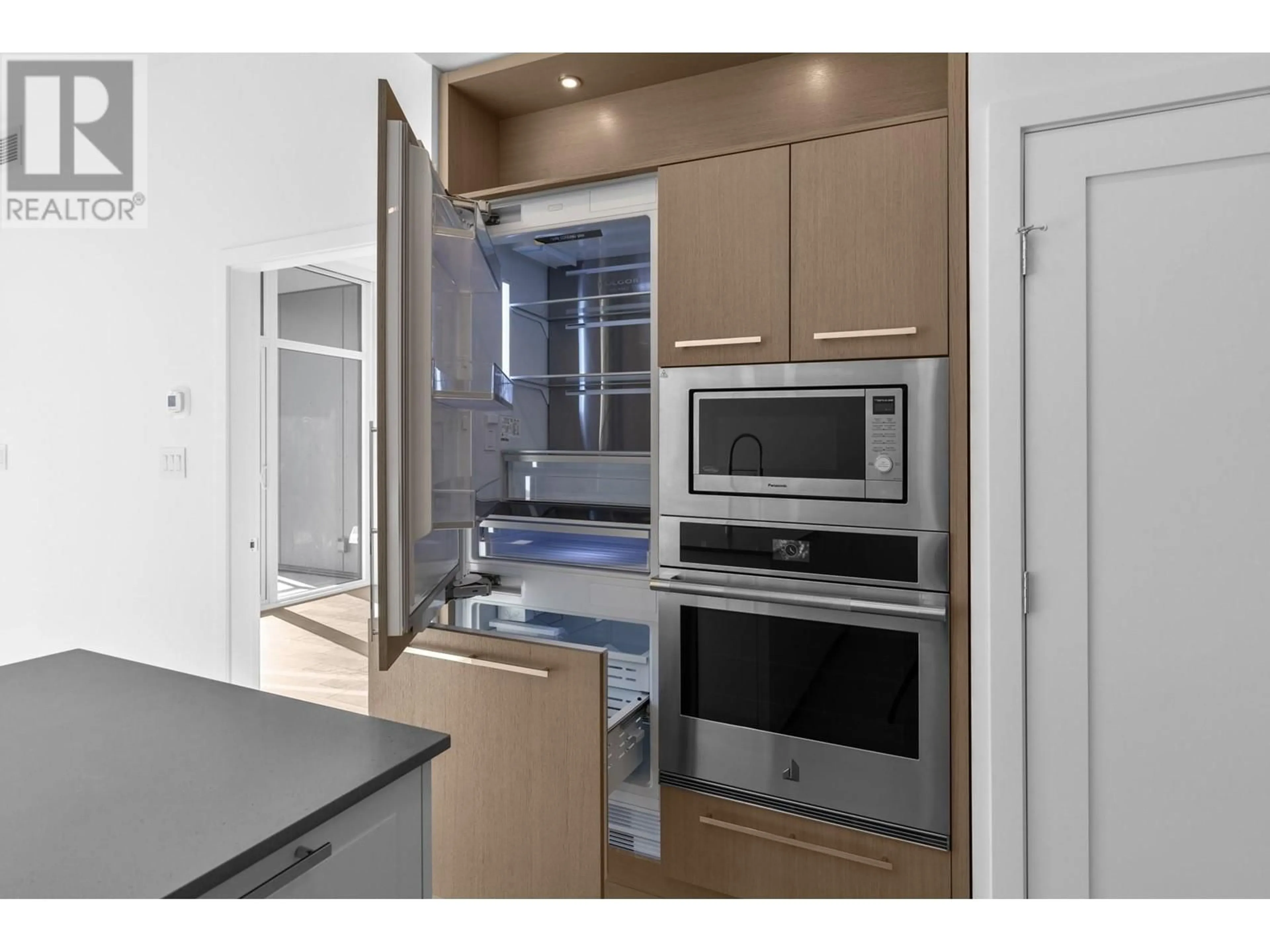 Standard kitchen, unknown for 409 - 3389 LAKESHORE ROAD, Kelowna British Columbia V1W0G5