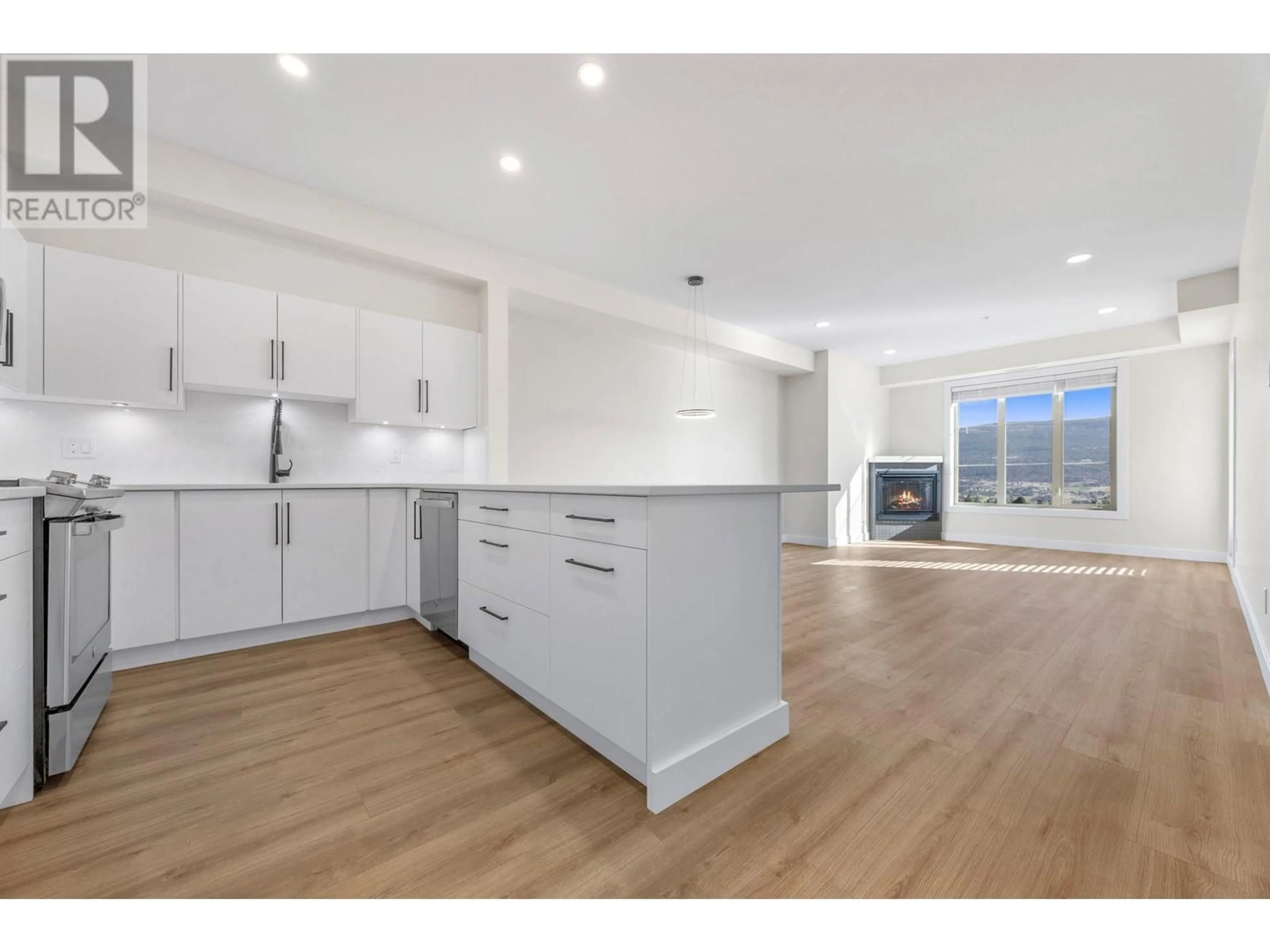 Open concept kitchen, unknown for 1618 - 1875 COUNTRY CLUB DRIVE, Kelowna British Columbia V1V2W7