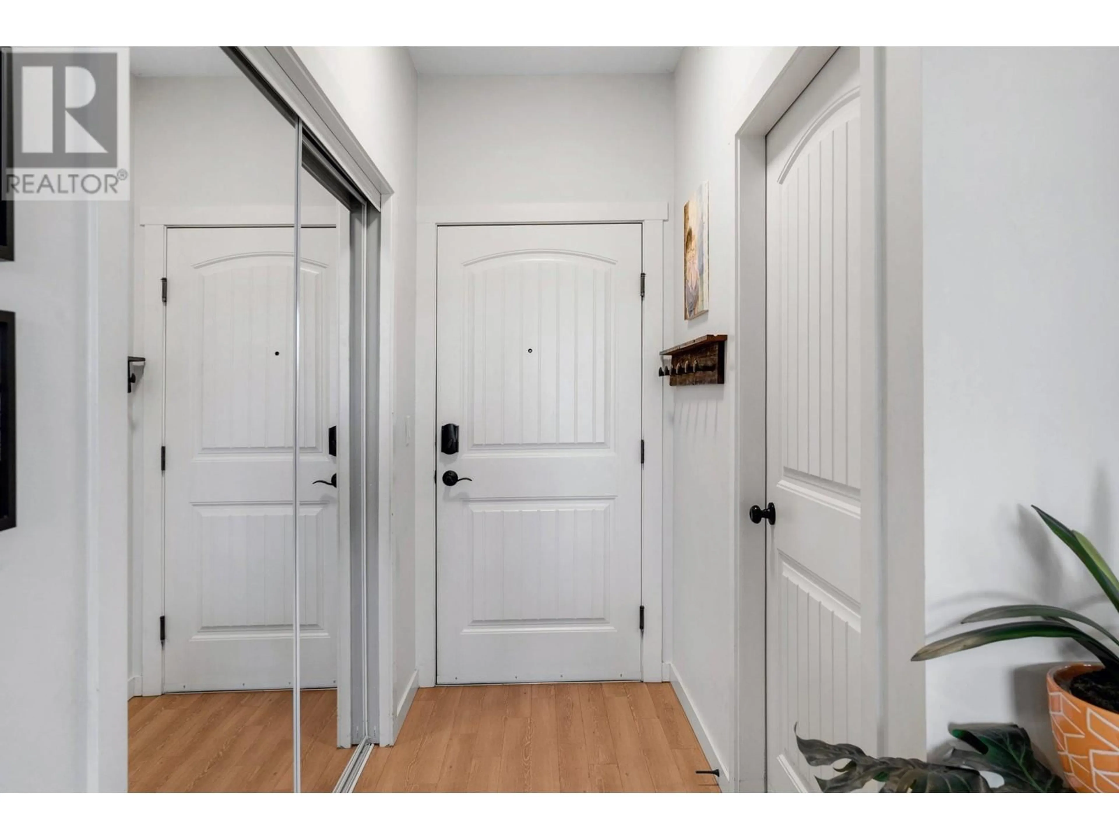 Indoor entryway for 403 - 3739 CASORSO ROAD, Kelowna British Columbia V1W5E8