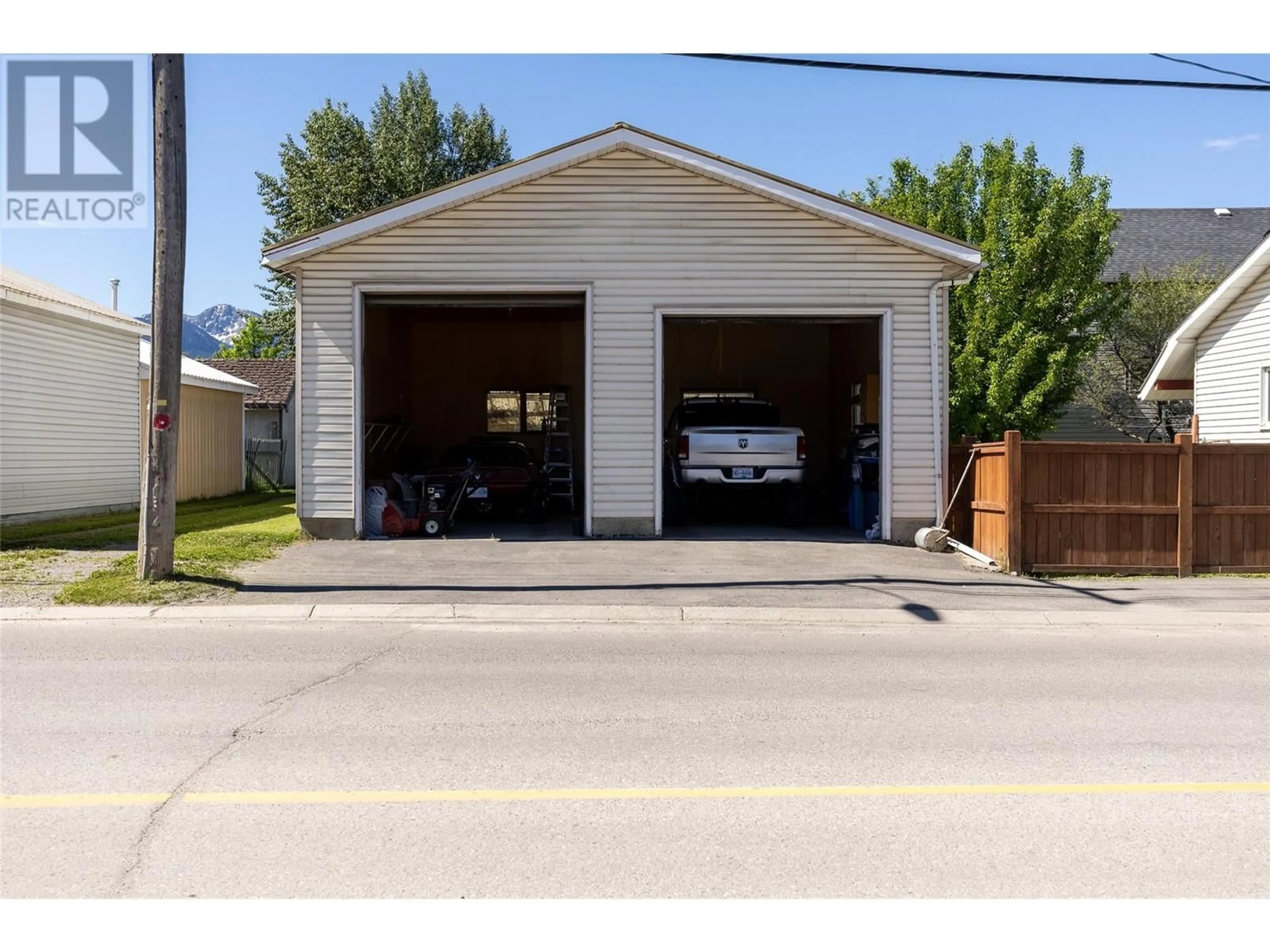 Indoor garage for 1292 2ND AVENUE, Fernie British Columbia V0B1M0