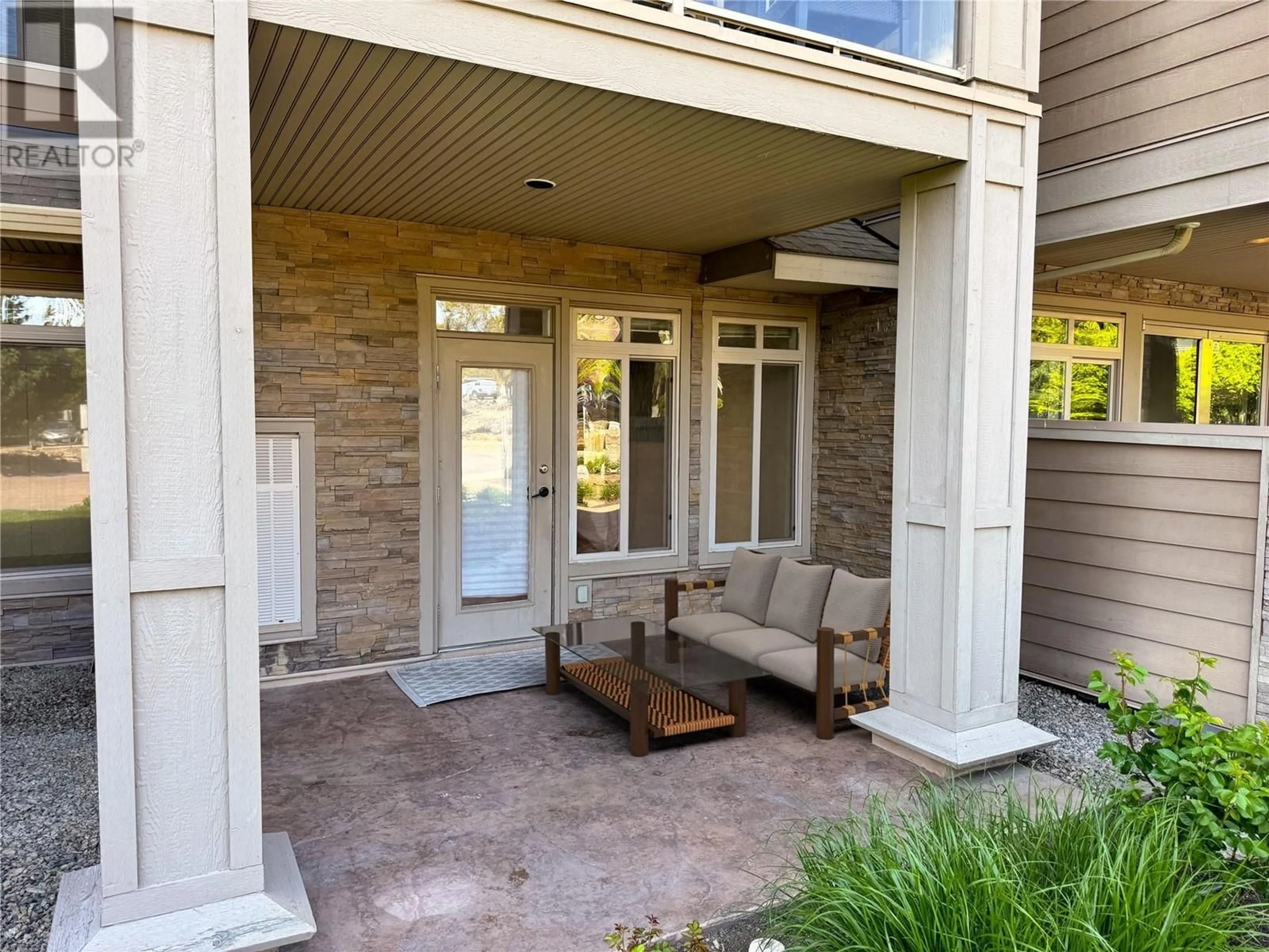 Indoor entryway for 102 - 3533 CARRINGTON ROAD, West Kelowna British Columbia V4T2Z9