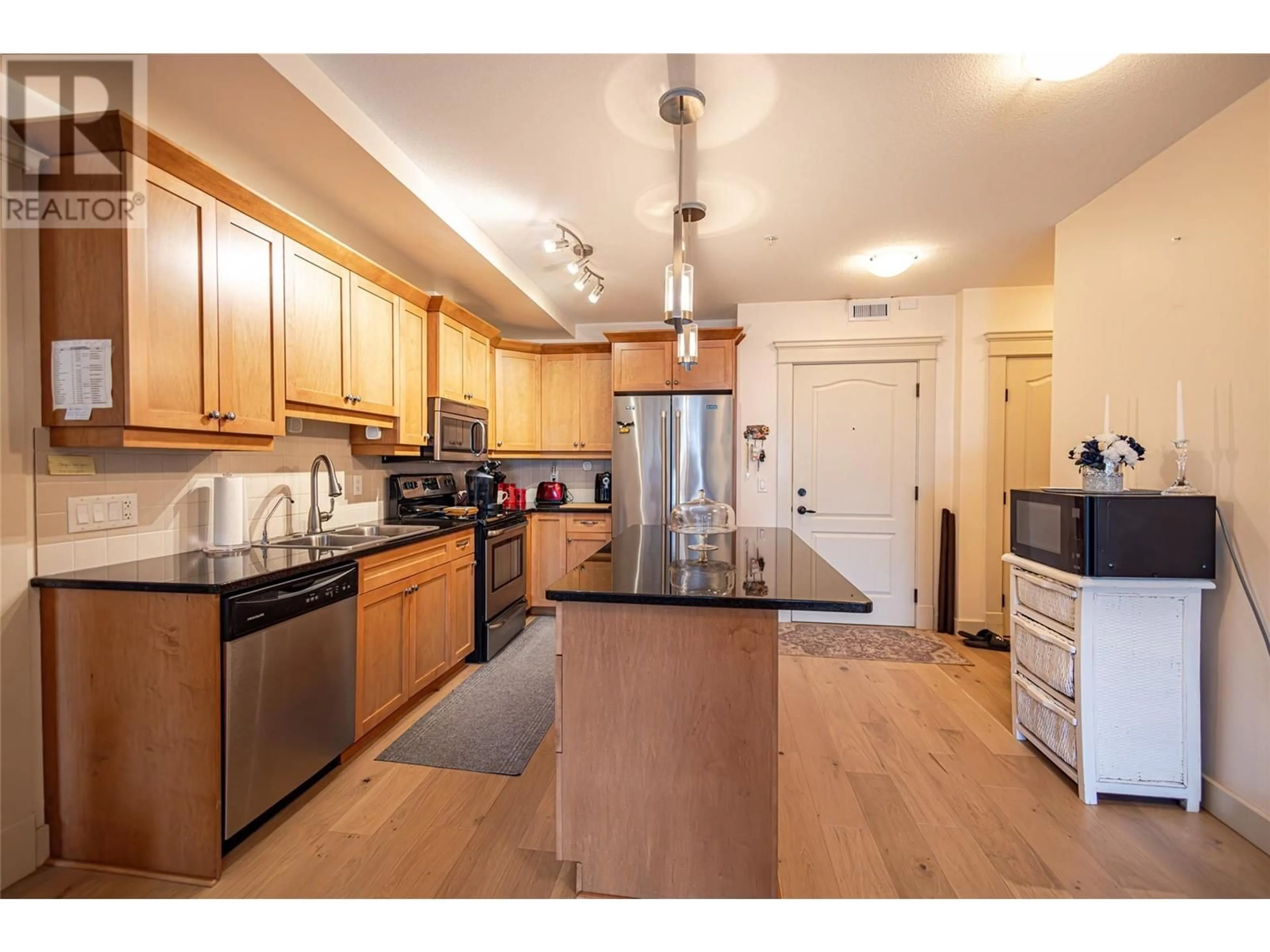 Standard kitchen, unknown for 312 - 2070 BOUCHERIE ROAD, West Kelowna British Columbia V4T3K9