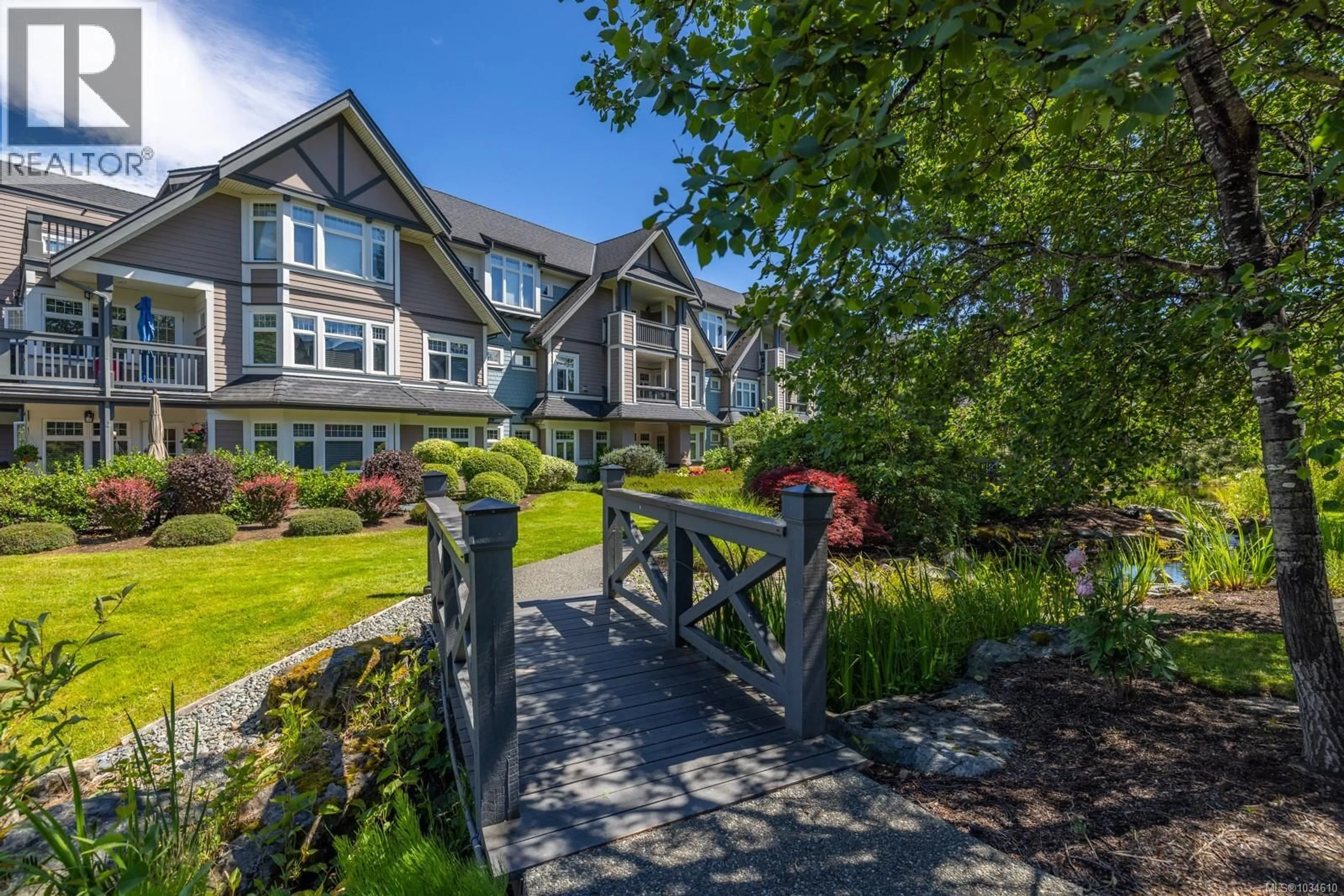 A pic from outside/outdoor area/front of a property/back of a property/a pic from drone, unknown for 211 - 4480 CHATTERTON WAY, Saanich British Columbia V8X5H7