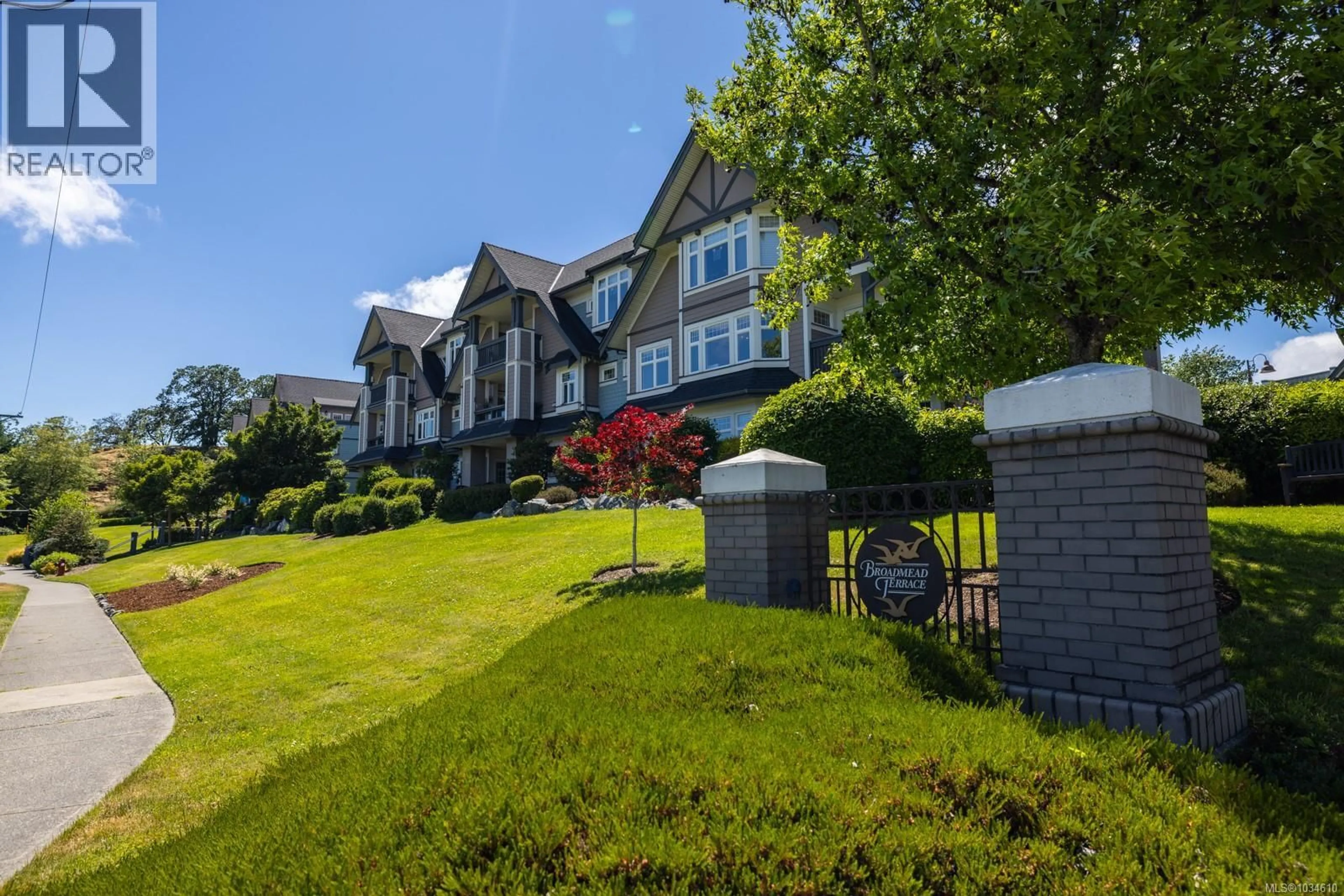 A pic from outside/outdoor area/front of a property/back of a property/a pic from drone, unknown for 211 - 4480 CHATTERTON WAY, Saanich British Columbia V8X5H7