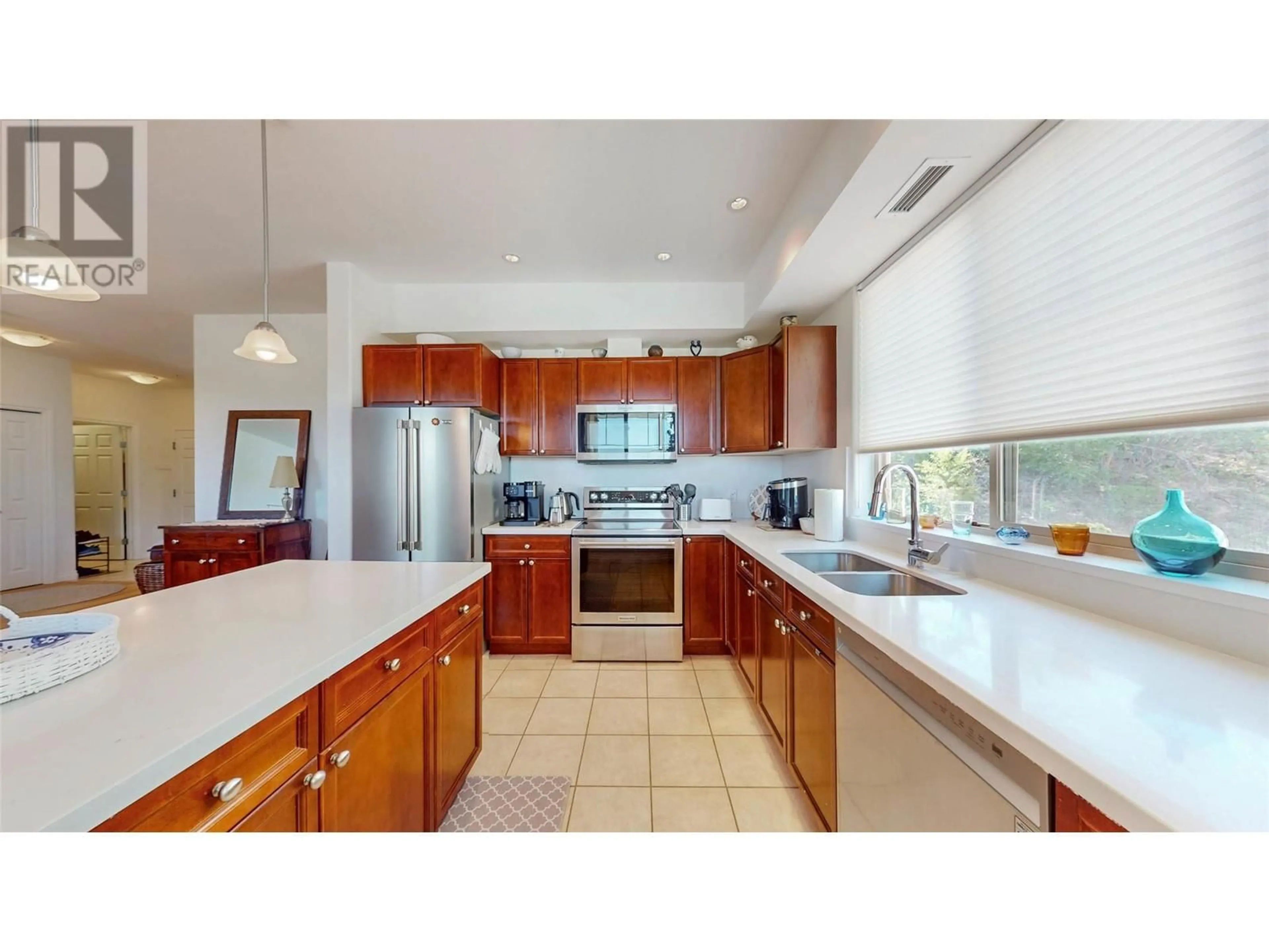 Open concept kitchen, ceramic/tile floor for 201C - 921 SPILLWAY ROAD, Oliver British Columbia V0H1T8