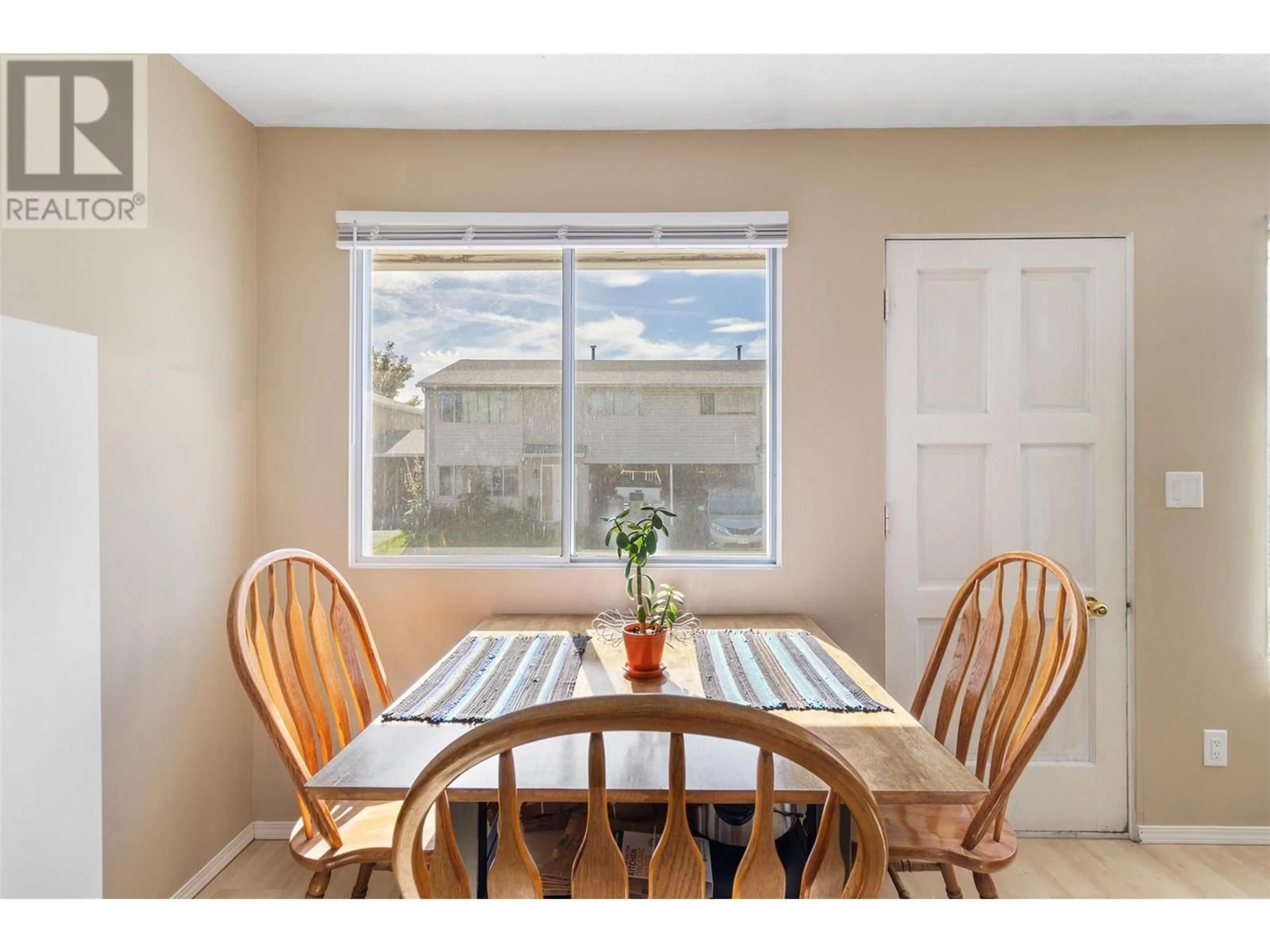 Dining room, wood/laminate floor for 80 - 800 VALHALLA DRIVE DRIVE, Kamloops British Columbia V2H1T7