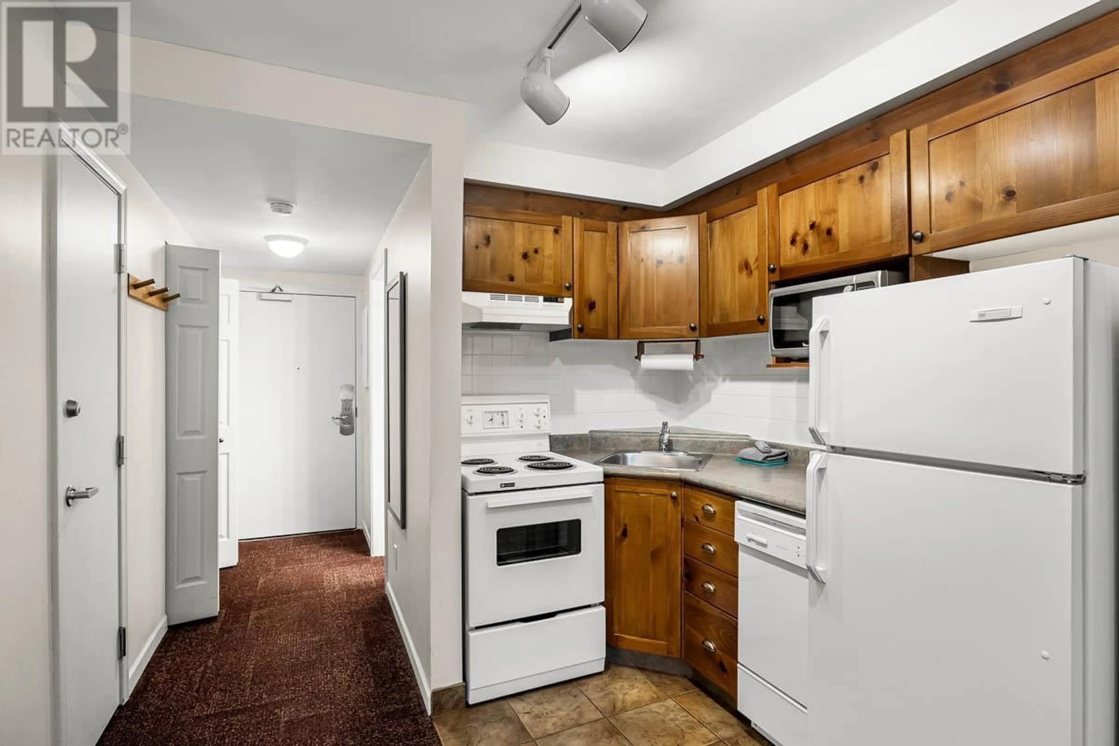 Standard kitchen, unknown for 205/211 - 3220 VILLAGE WAY, Sun Peaks British Columbia V0E5N0