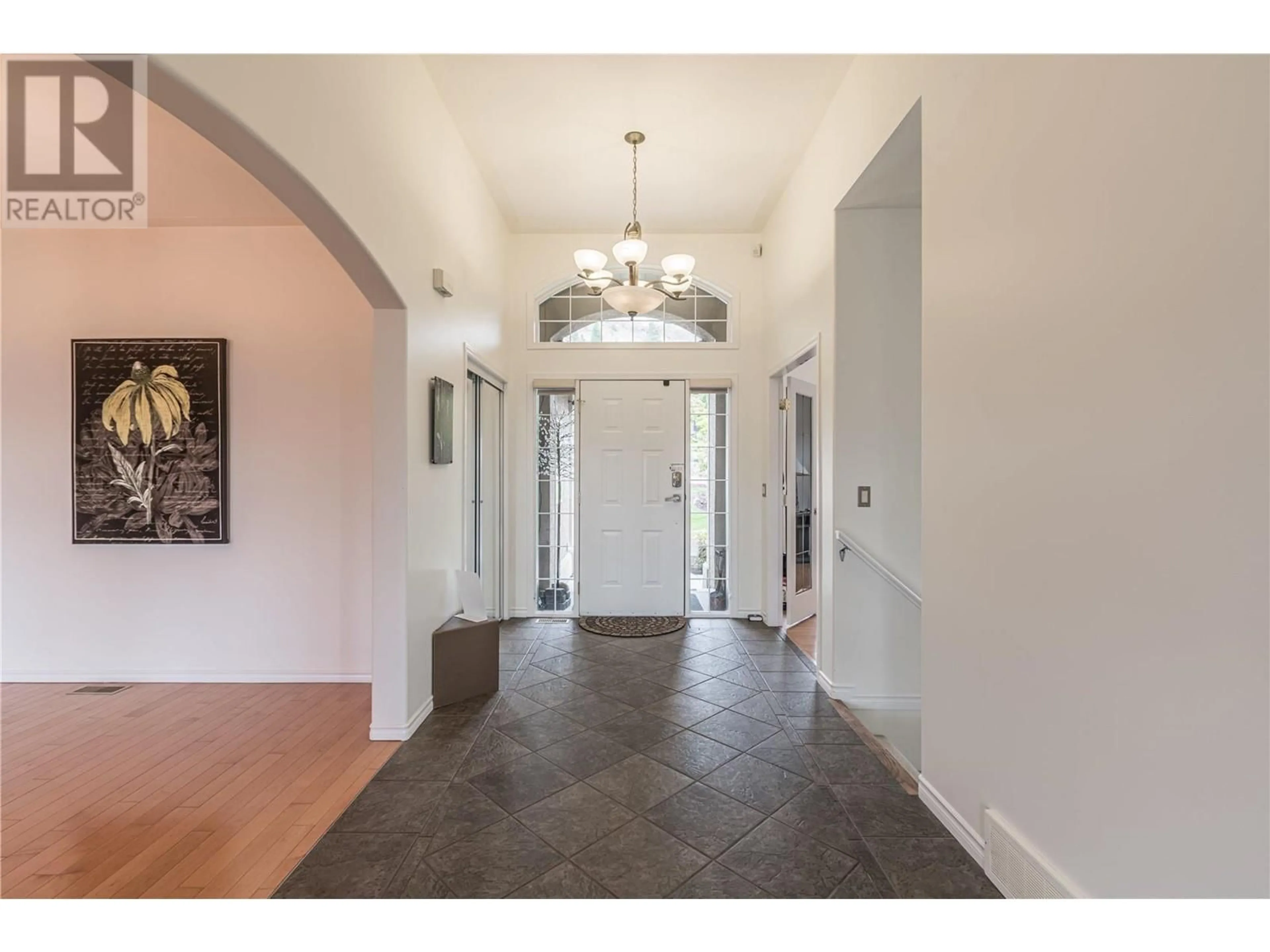 Indoor entryway for 3276 MERLOT COURT, West Kelowna British Columbia V4T2W7