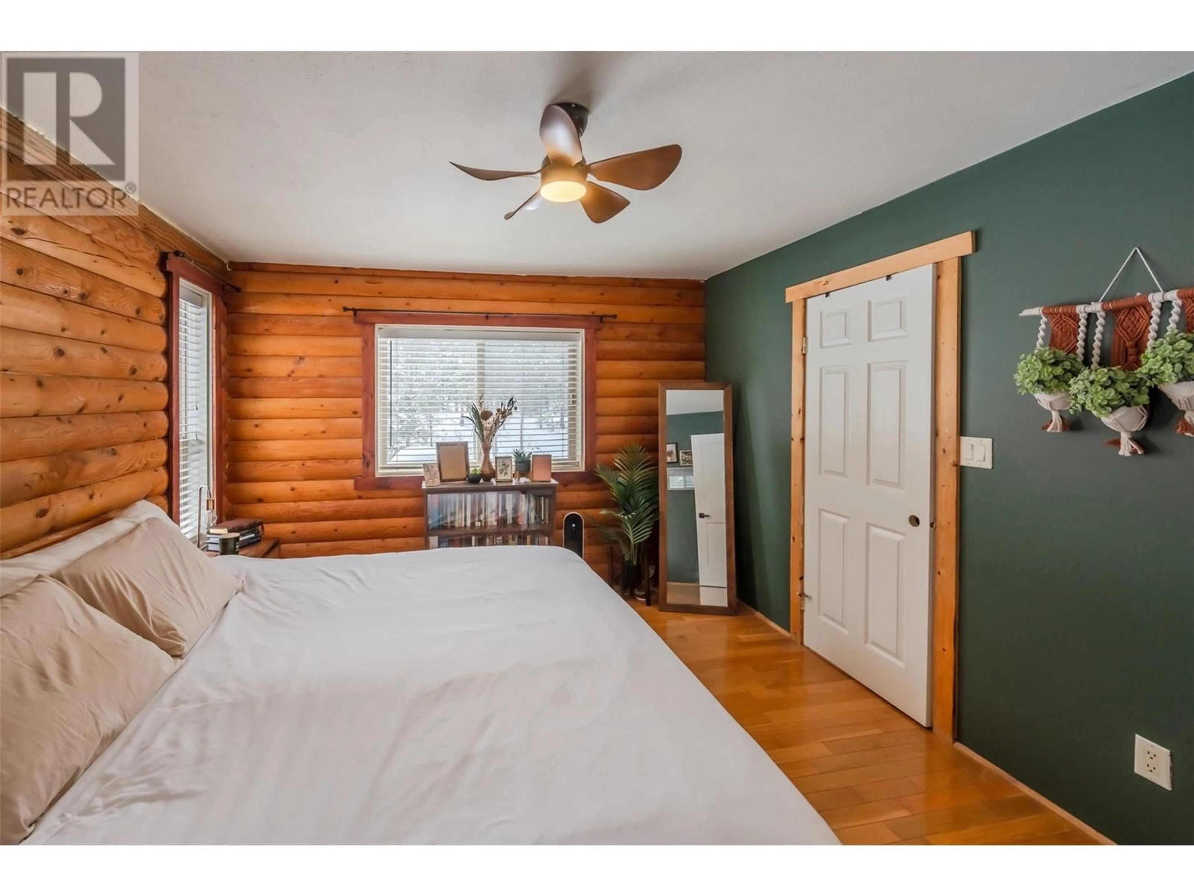 Bedroom with bed, wood/laminate floor for 105 SADDLEHORN DRIVE, Kaleden British Columbia V0H1K0