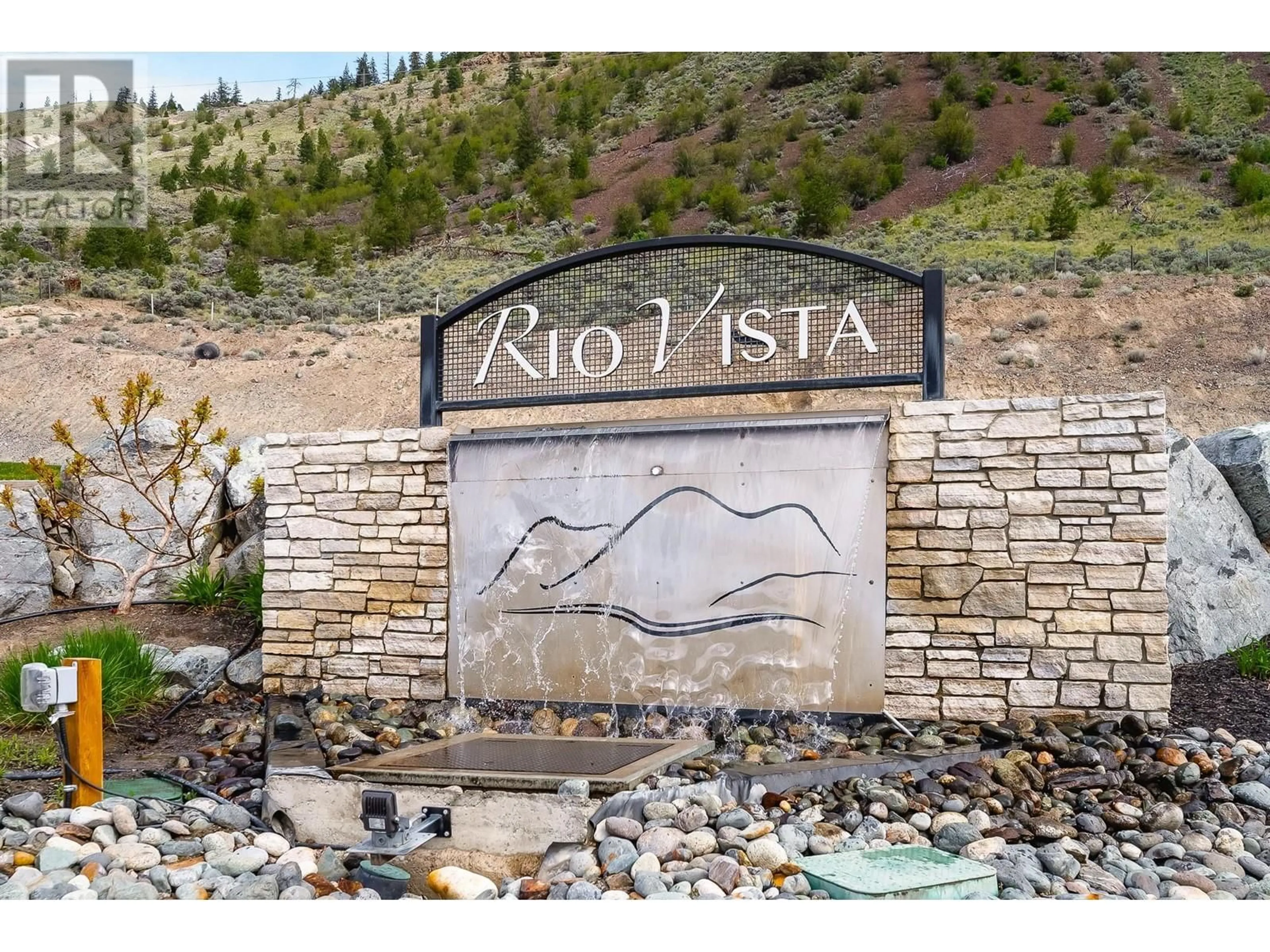 Rustic kitchen, ceramic/tile floor for 4004 RIO VISTA WAY OTHER, Kamloops British Columbia V2H0E1
