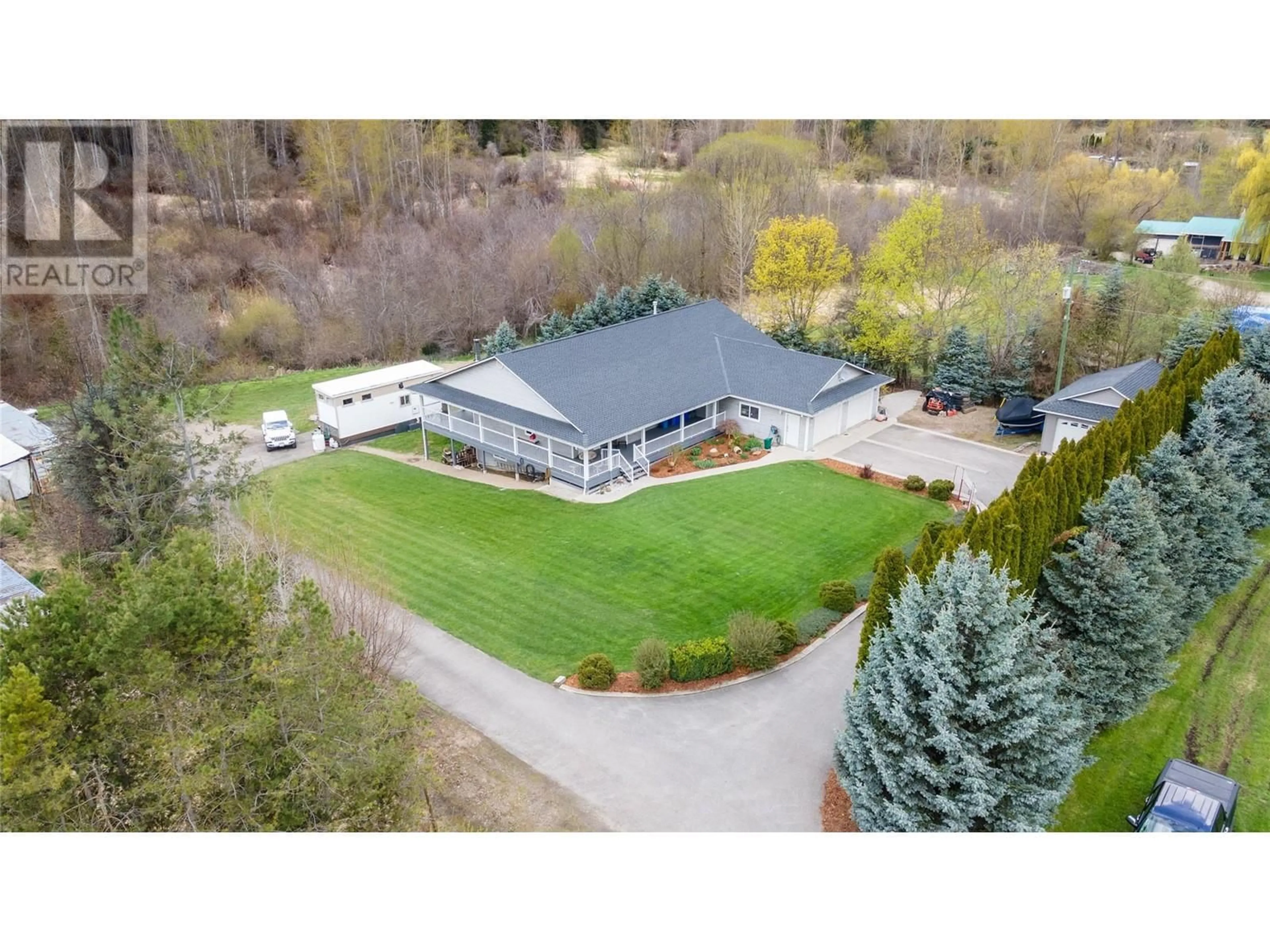 A pic from outside/outdoor area/front of a property/back of a property/a pic from drone, unknown for 2201 50TH STREET, Salmon Arm British Columbia V1E1Y4