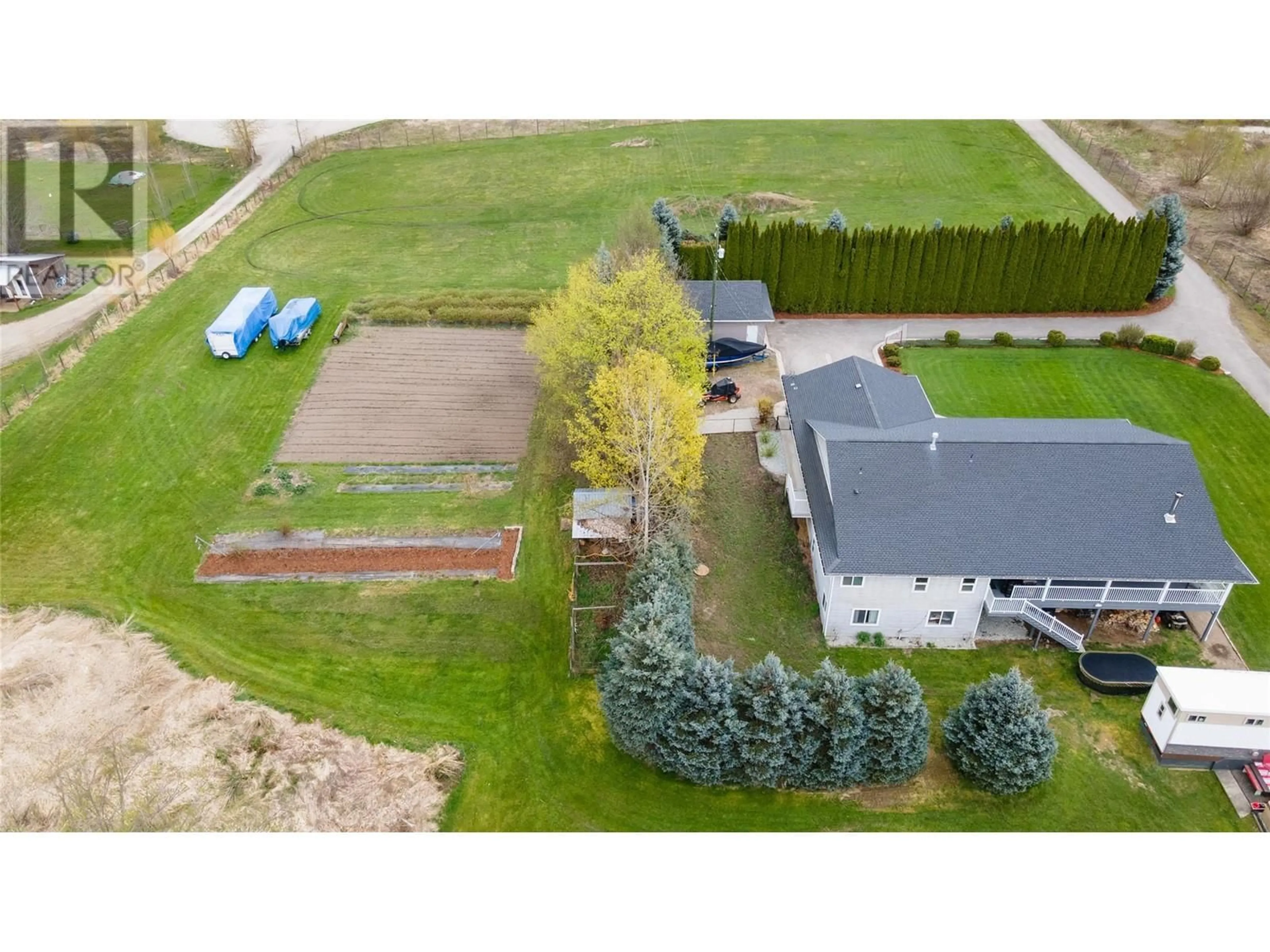 A pic from outside/outdoor area/front of a property/back of a property/a pic from drone, street for 2201 50TH STREET, Salmon Arm British Columbia V1E1Y4