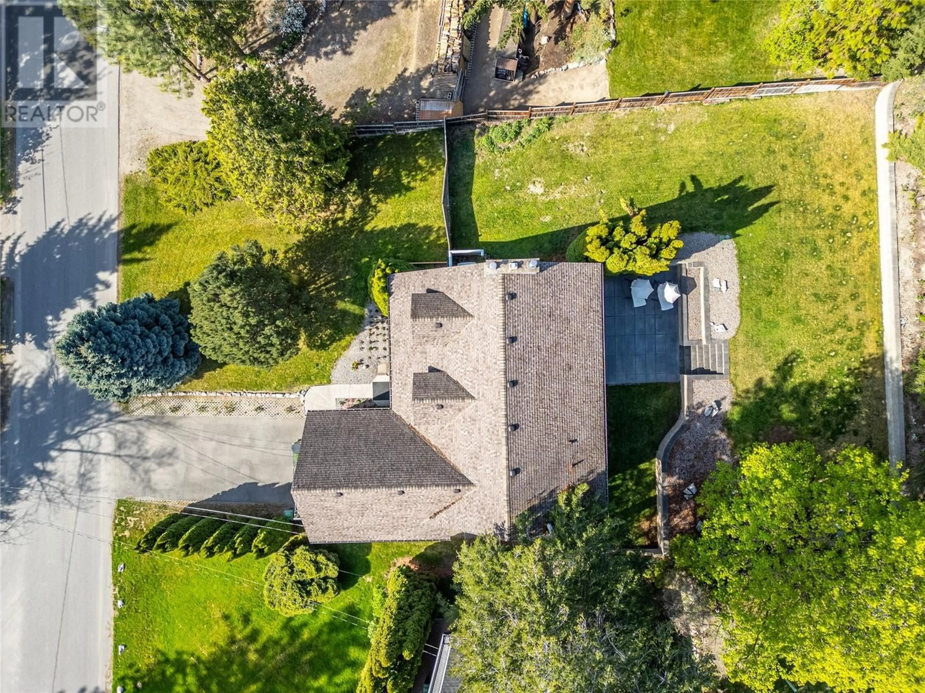 A pic from outside/outdoor area/front of a property/back of a property/a pic from drone, street for 1095 TOOVEY ROAD, Kelowna British Columbia V1X6R2