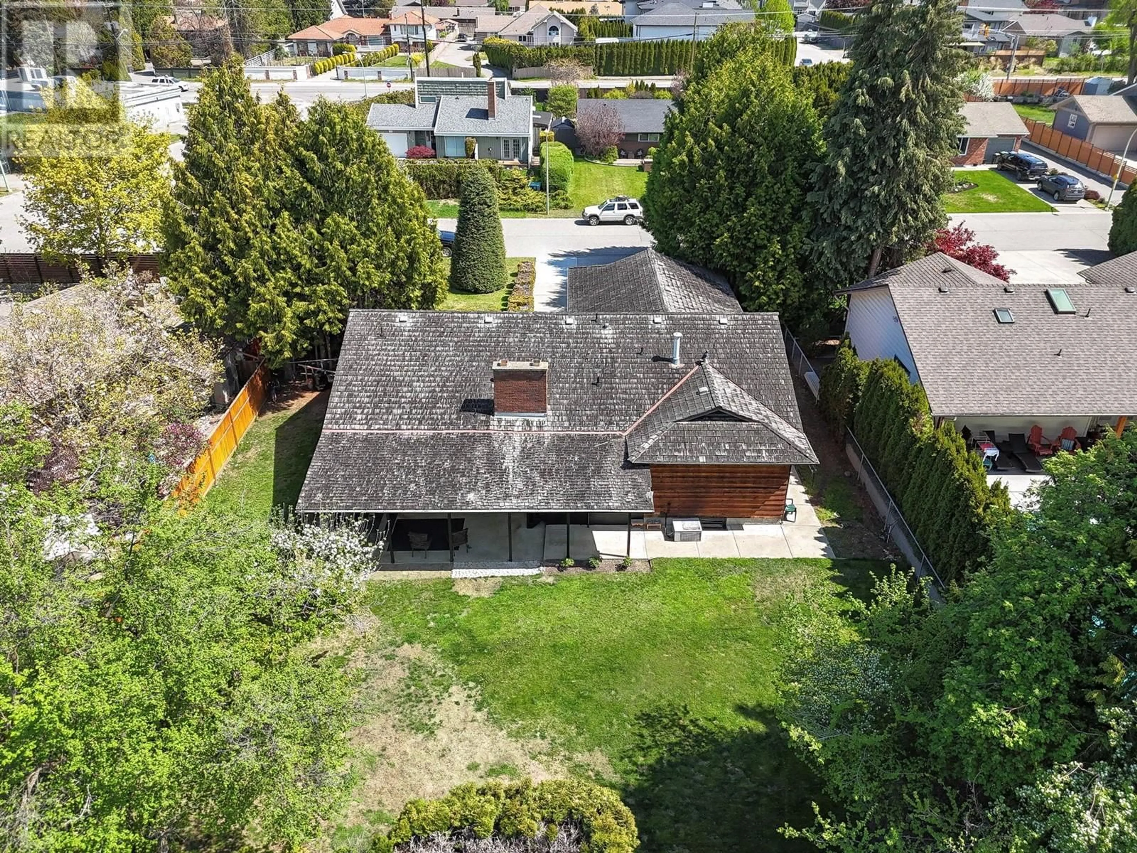 A pic from outside/outdoor area/front of a property/back of a property/a pic from drone, street for 4354 EDINBURGH COURT, Kelowna British Columbia V1W2M4