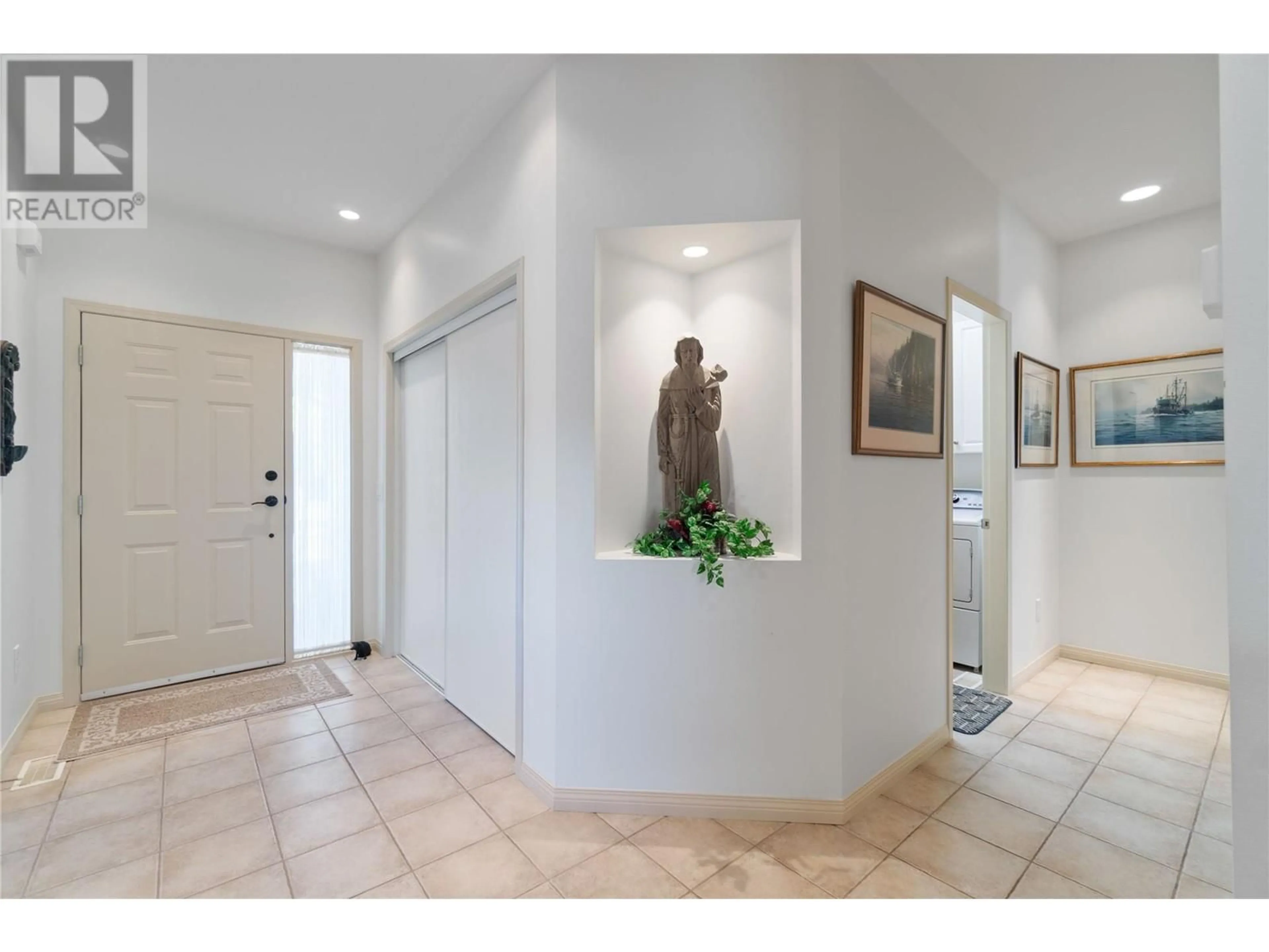 Indoor entryway for 434 - 665 COOK ROAD, Kelowna British Columbia V1W4T4