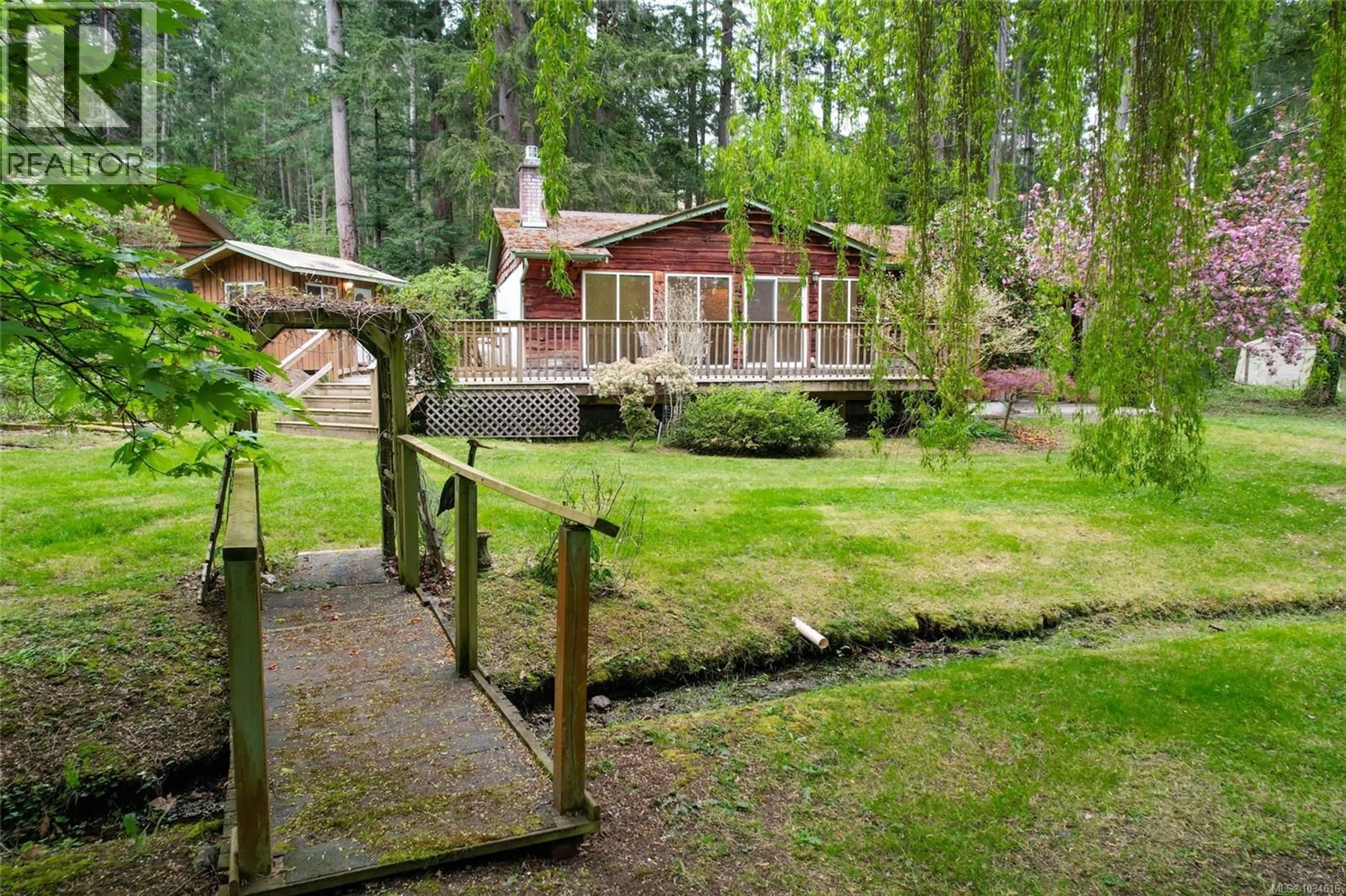 Patio, forest/trees view for 2420 SPRING BEACH DRIVE, Gabriola Island British Columbia V0R1X7