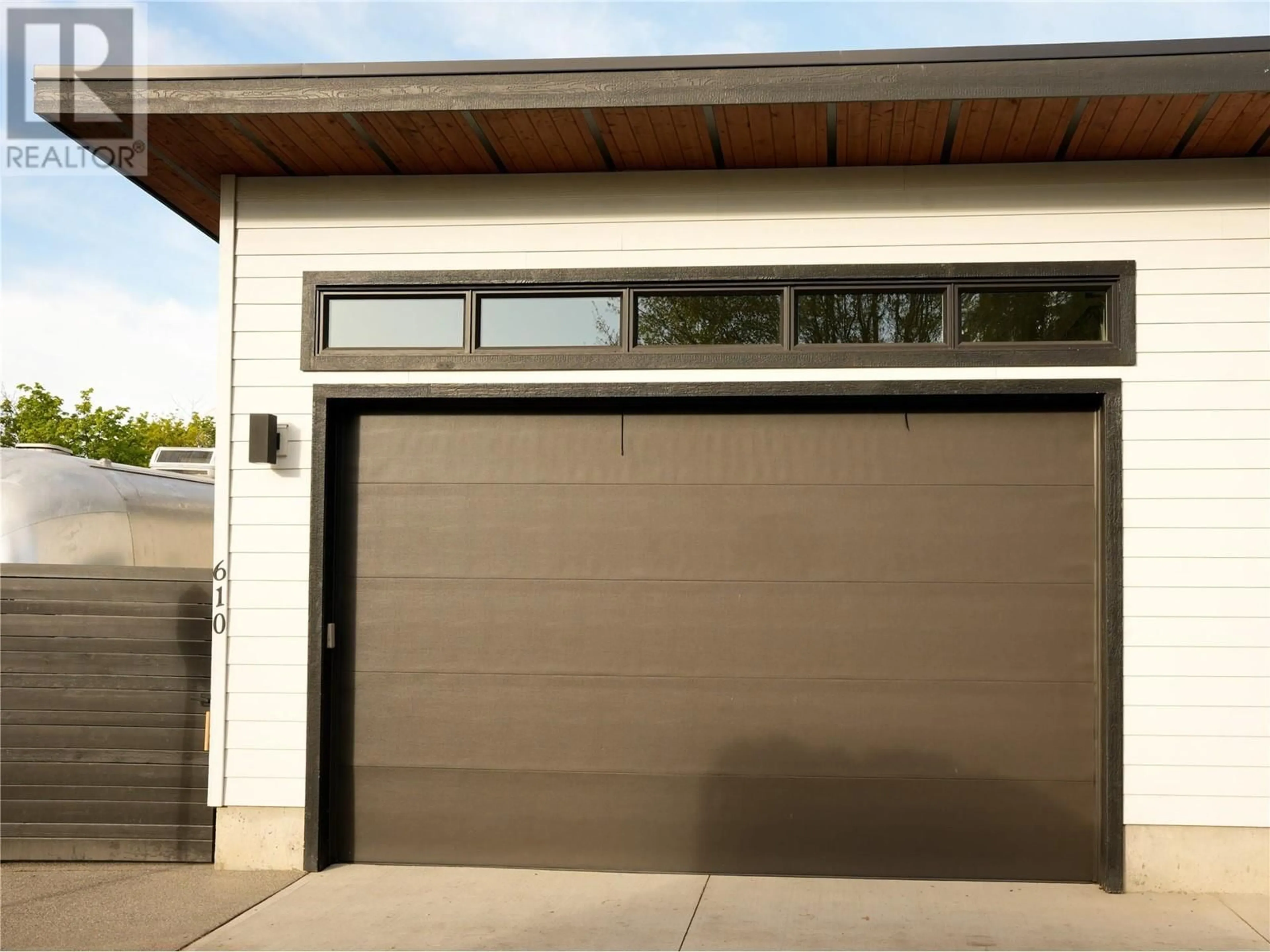Indoor garage for 610 BARRERA ROAD, Kelowna British Columbia V1W3K2