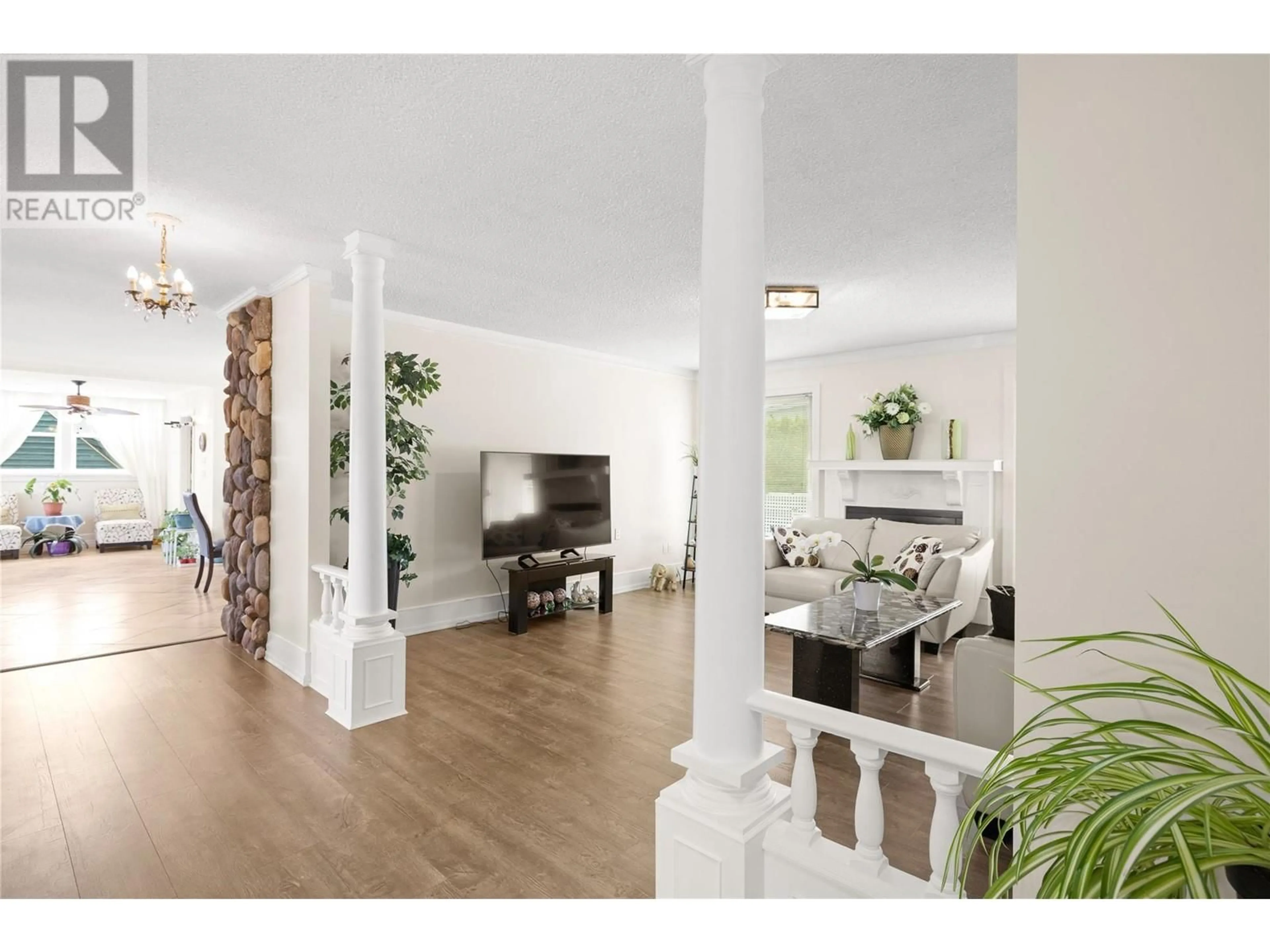 Indoor entryway for 1064 KELLY DRIVE, West Kelowna British Columbia V1Z2T2