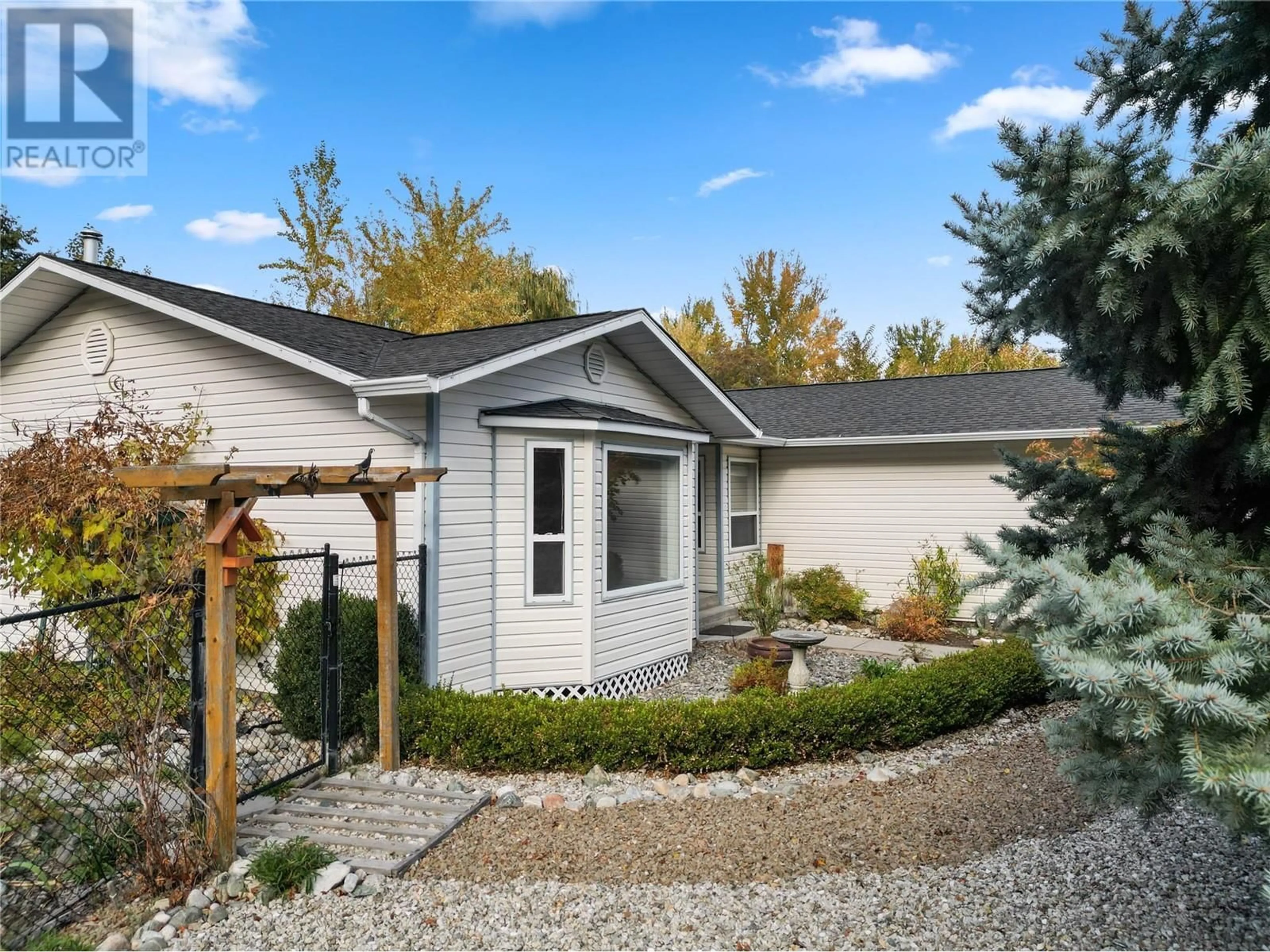 Home with vinyl exterior material, street for 5228 THOMAS PLACE, Okanagan Falls British Columbia V0H1R4