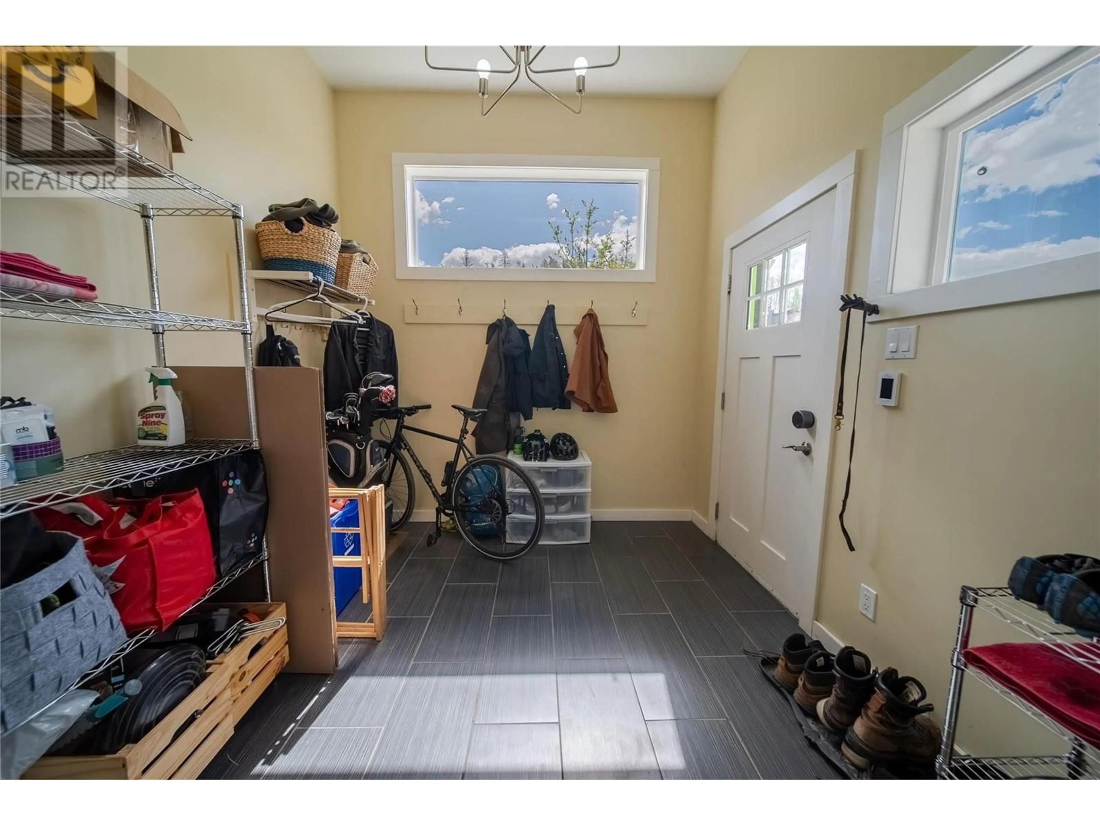 Indoor entryway for 37 RIDGEMONT DRIVE, Fernie British Columbia V0B1M2