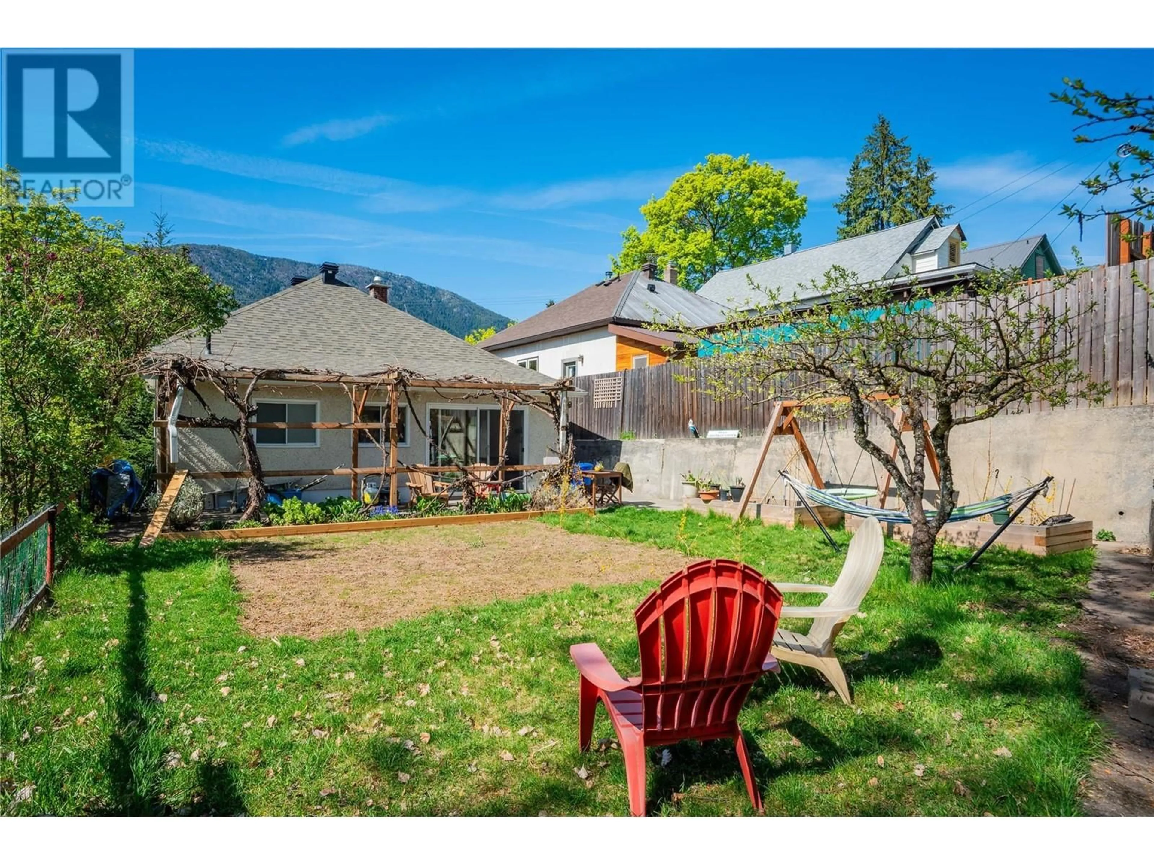 Patio, mountain view for 810 MILL STREET, Nelson British Columbia V1L4S7