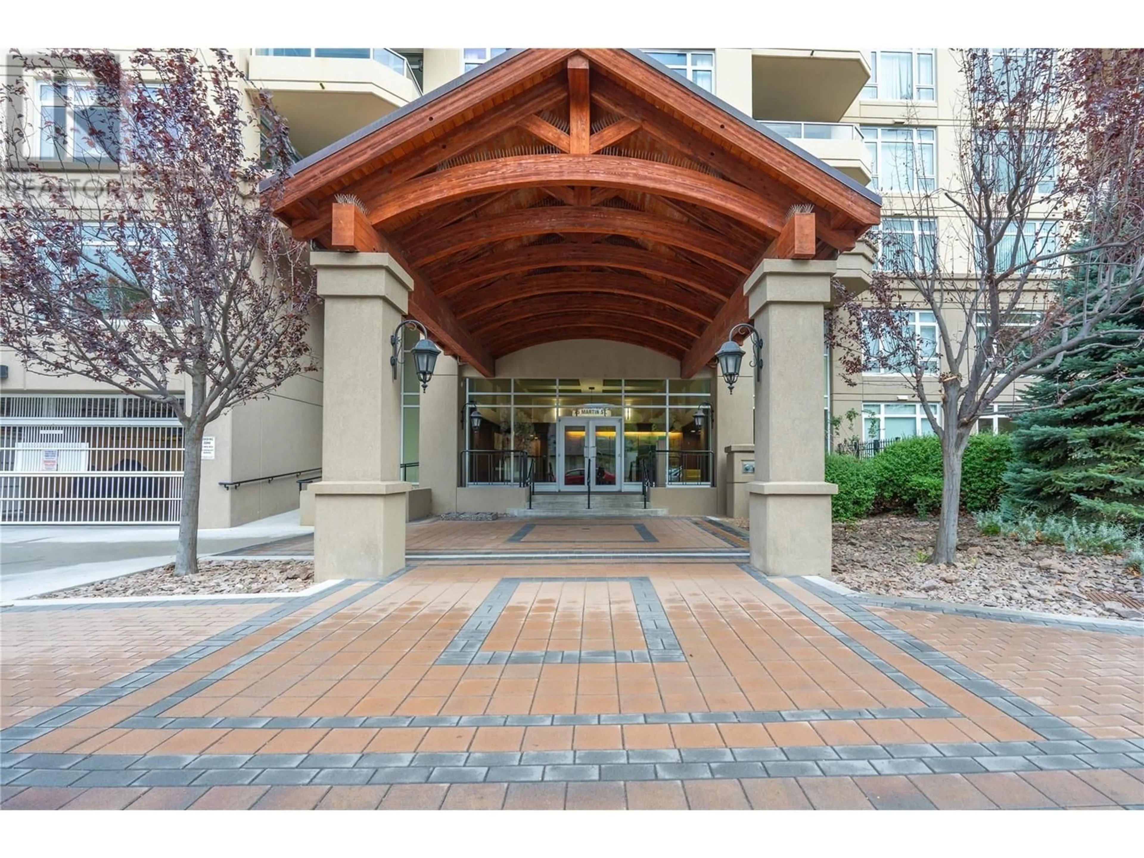 Indoor foyer for 1205 - 75 MARTIN STREET, Penticton British Columbia V2A9C8