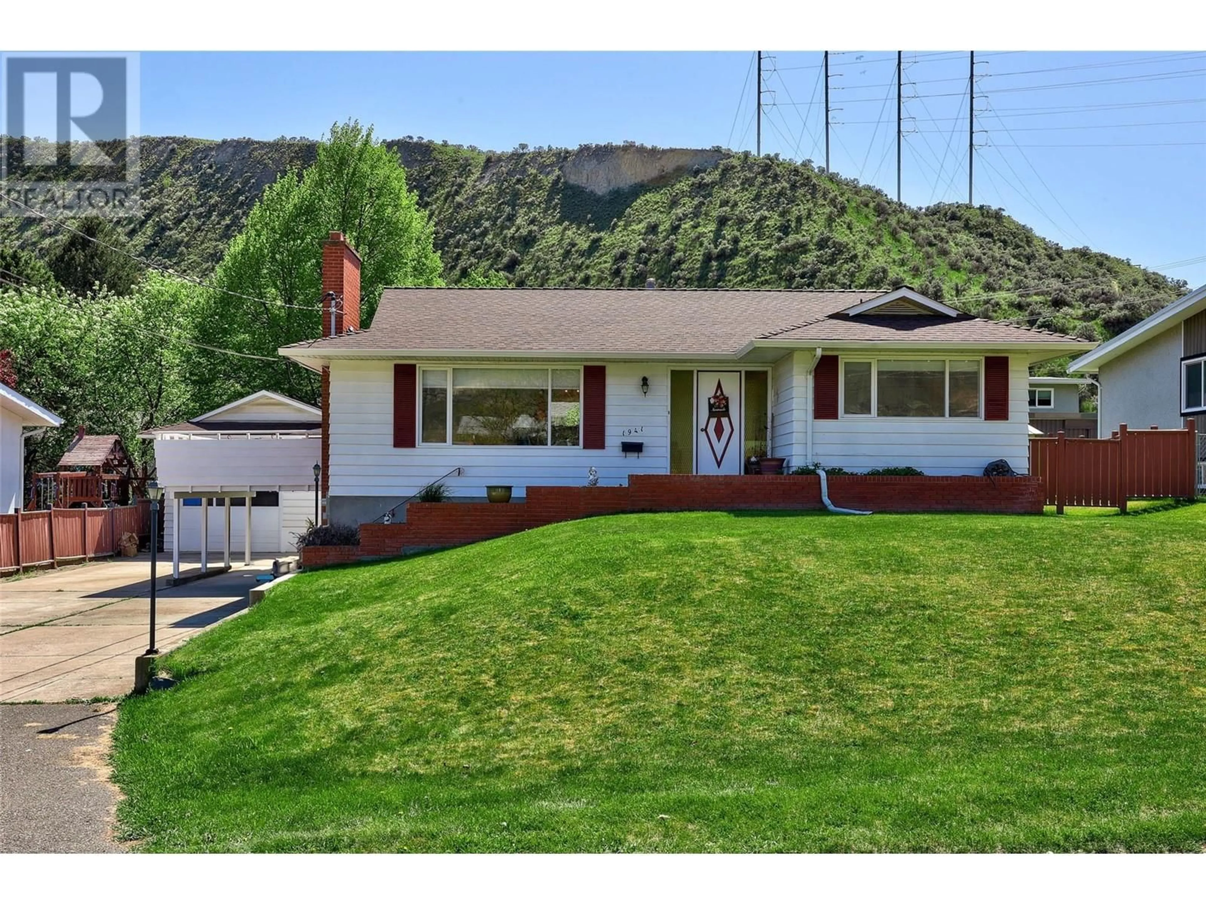 Home with vinyl exterior material, mountain view for 1941 CARDINAL DRIVE, Kamloops British Columbia V2C4H5