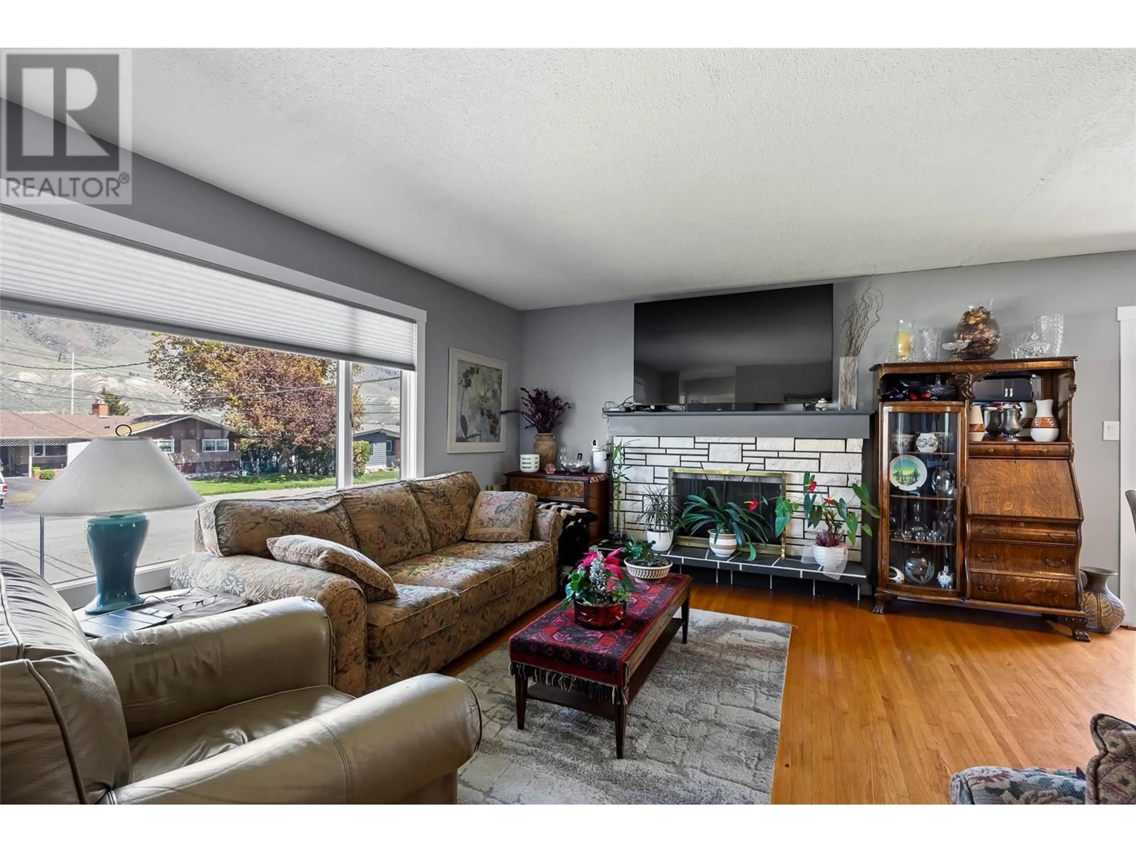 Living room with furniture, wood/laminate floor for 1941 CARDINAL DRIVE, Kamloops British Columbia V2C4H5