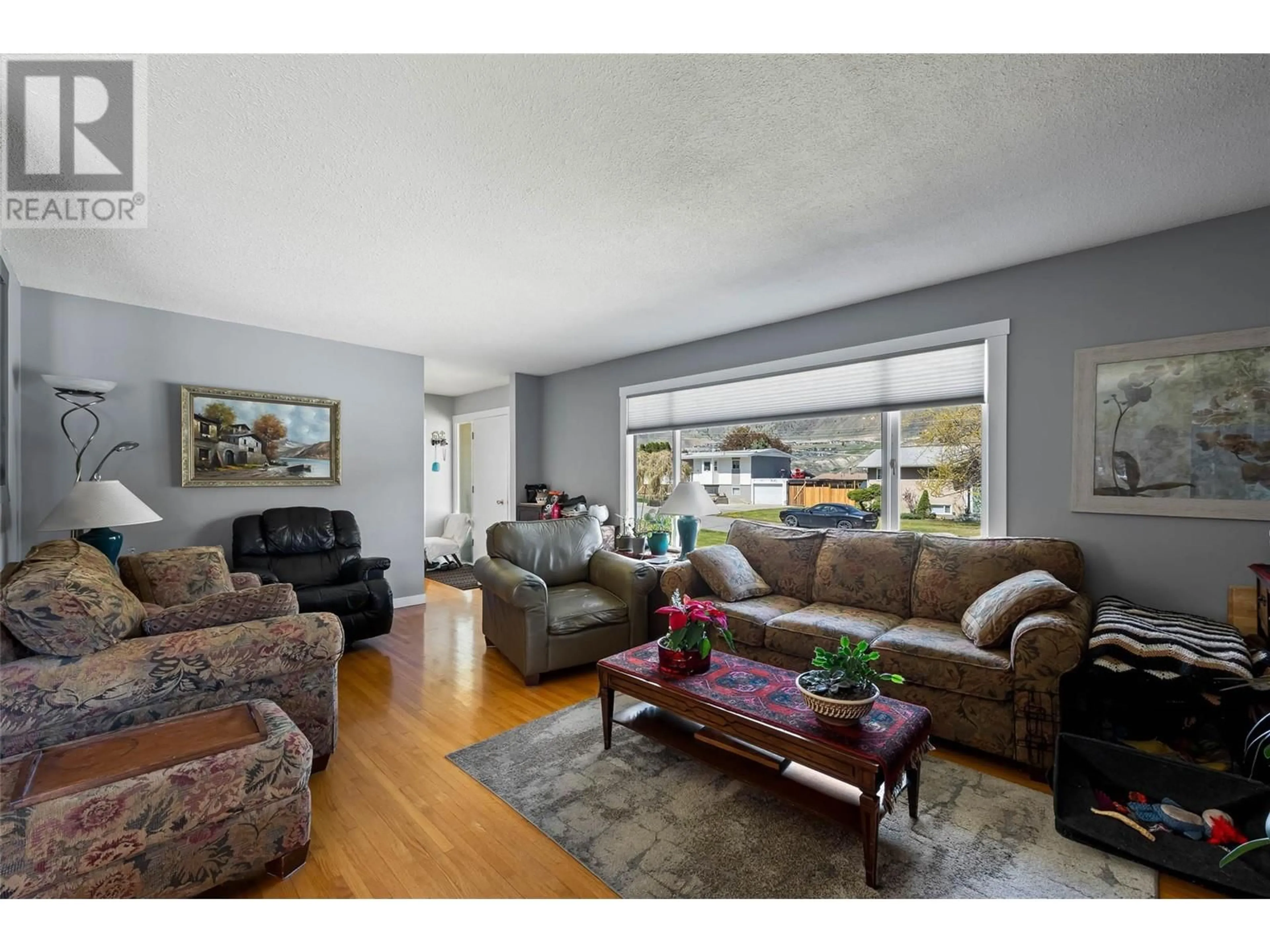 Living room with furniture, unknown for 1941 CARDINAL DRIVE, Kamloops British Columbia V2C4H5