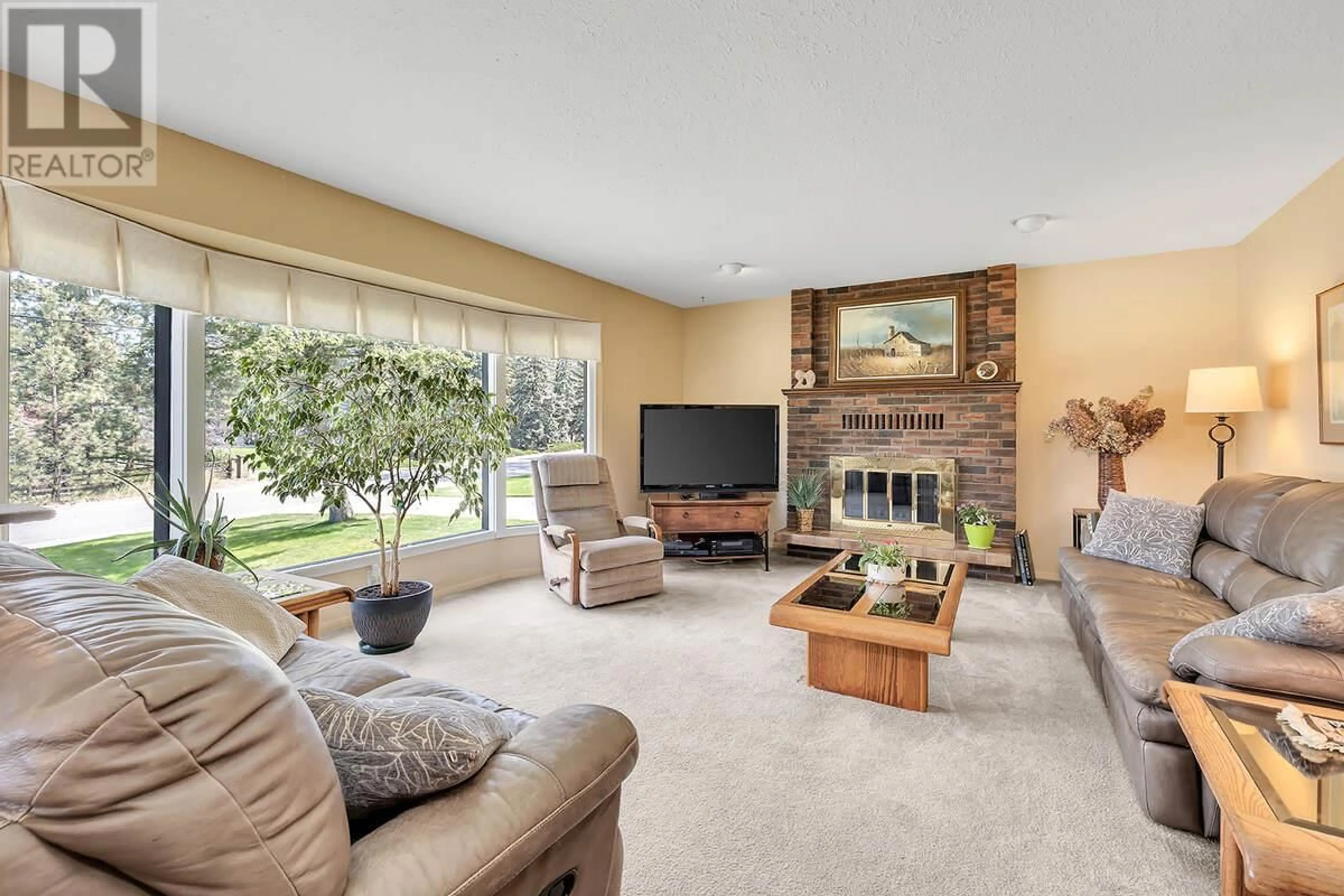 Living room with furniture, unknown for 655 BARNABY ROAD, Kelowna British Columbia V1W4N8