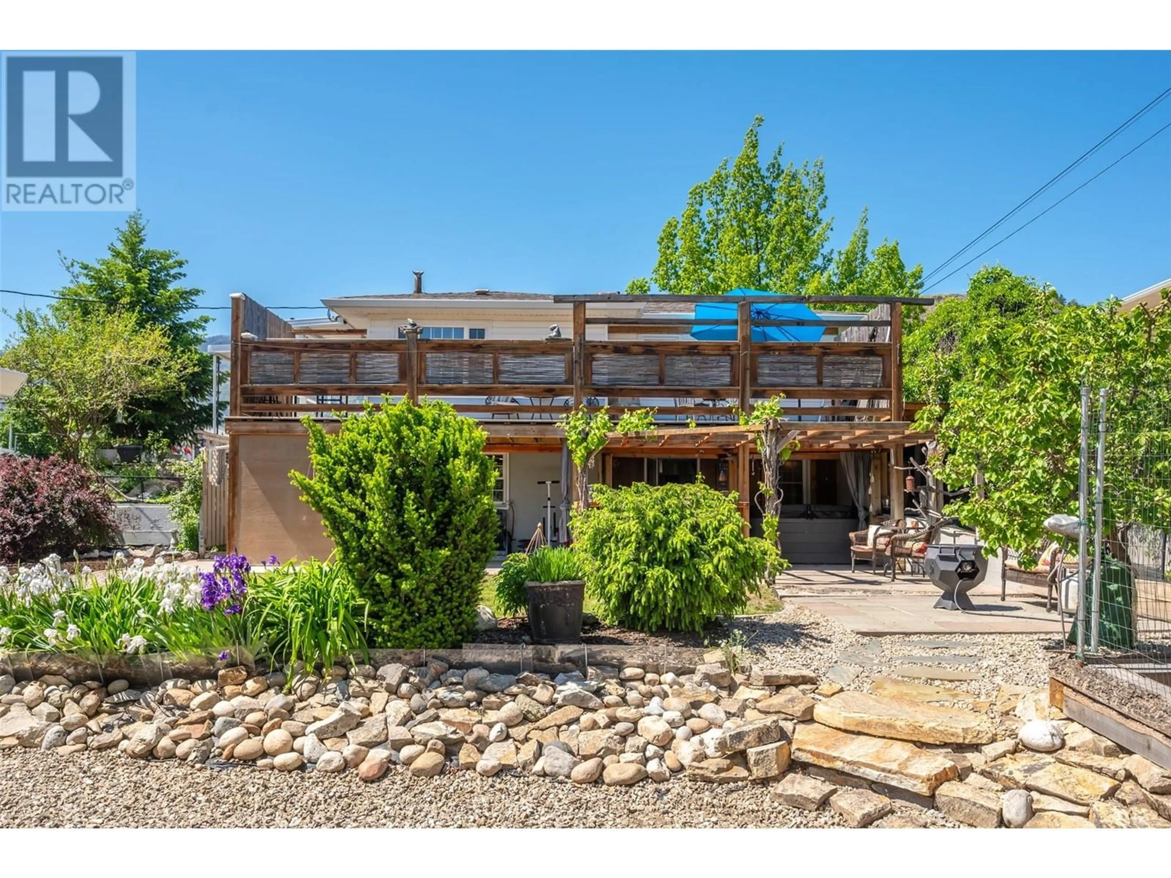 A pic from outside/outdoor area/front of a property/back of a property/a pic from drone, unknown for 5957 OKANAGAN STREET, Oliver British Columbia V0H1T0