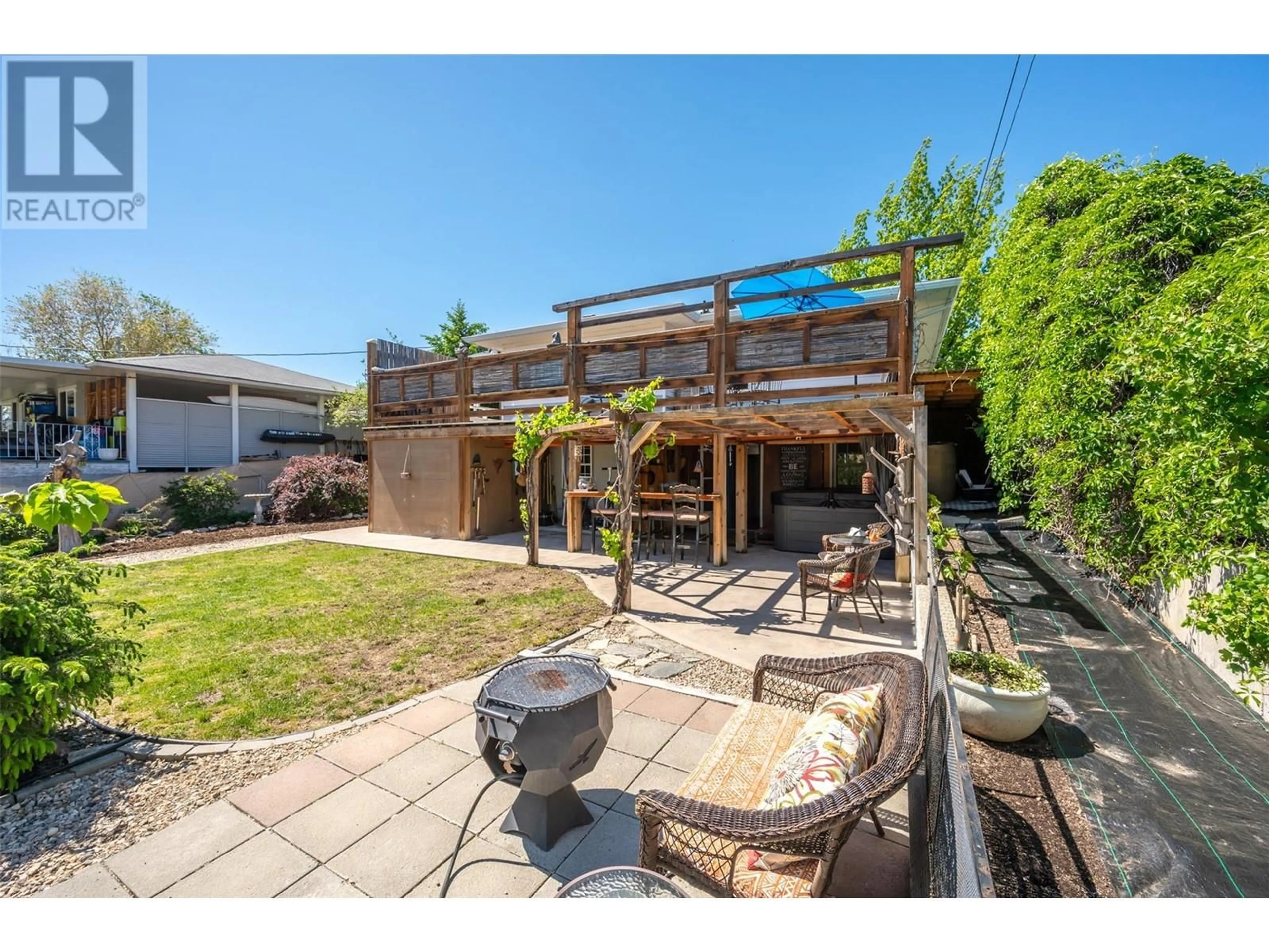 Patio, street for 5957 OKANAGAN STREET, Oliver British Columbia V0H1T0