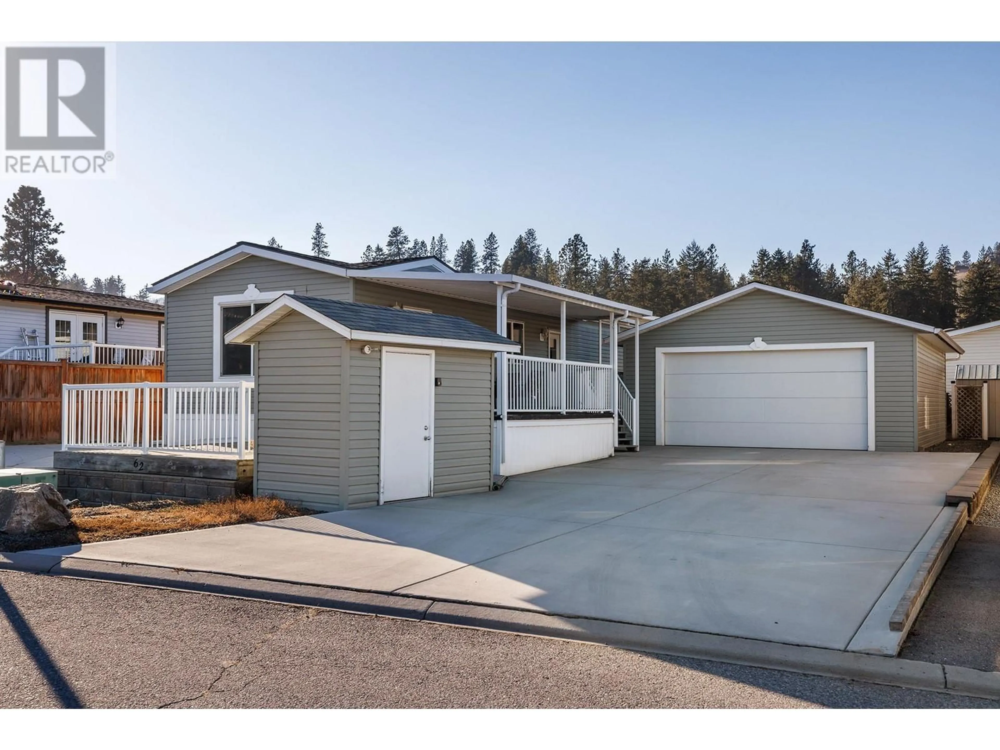 Home with vinyl exterior material, street for 62 - 610 KATHERINE ROAD, Kelowna British Columbia V1Z3G2